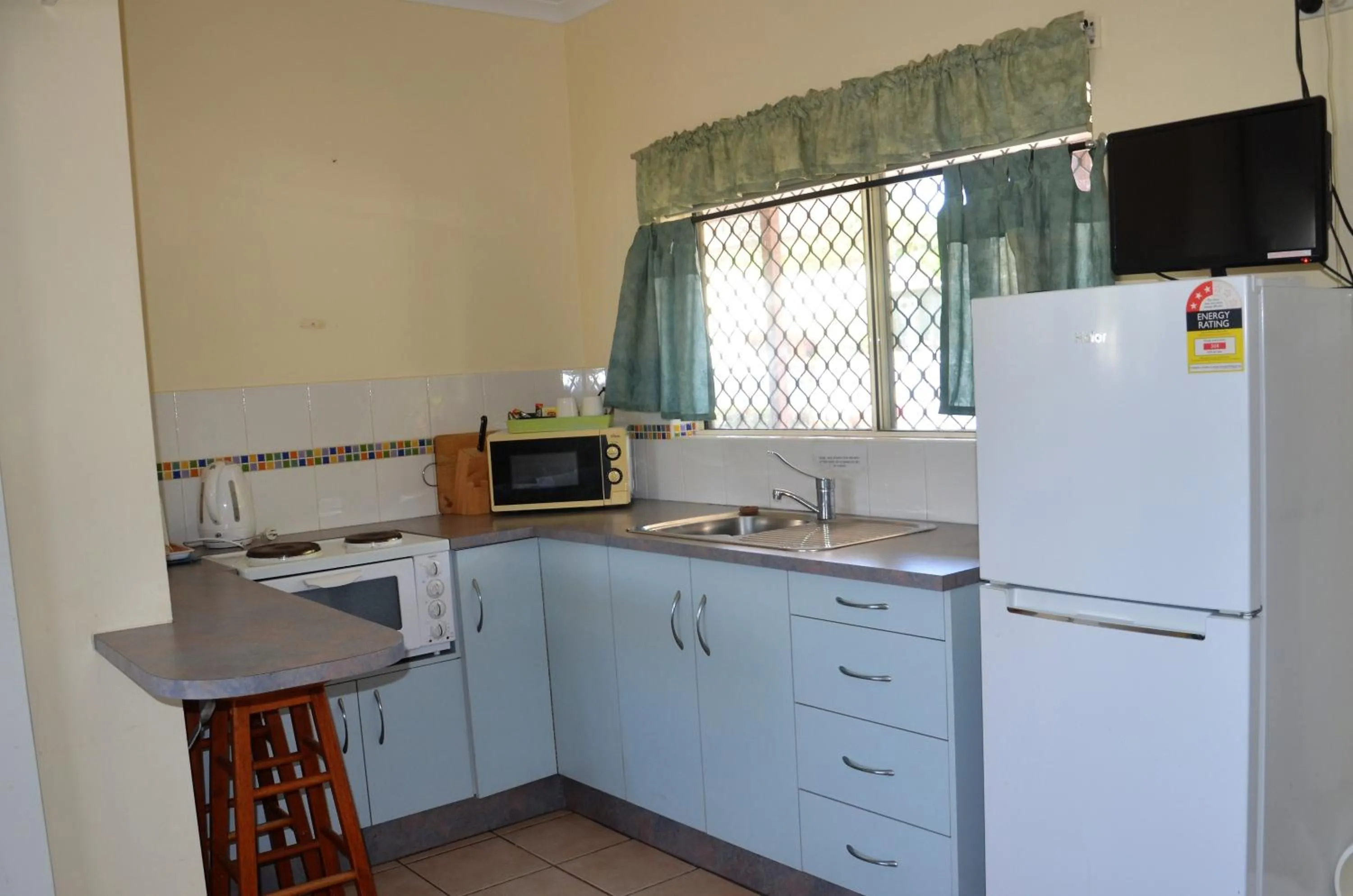 Kitchen or kitchenette in Cooktown Motel