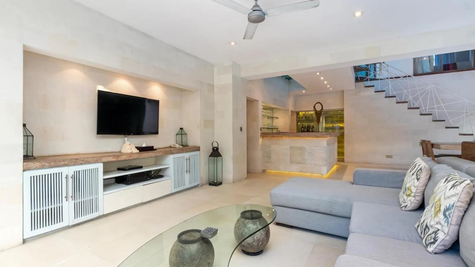 Communal lounge/ TV room in Casa Mateo Villa