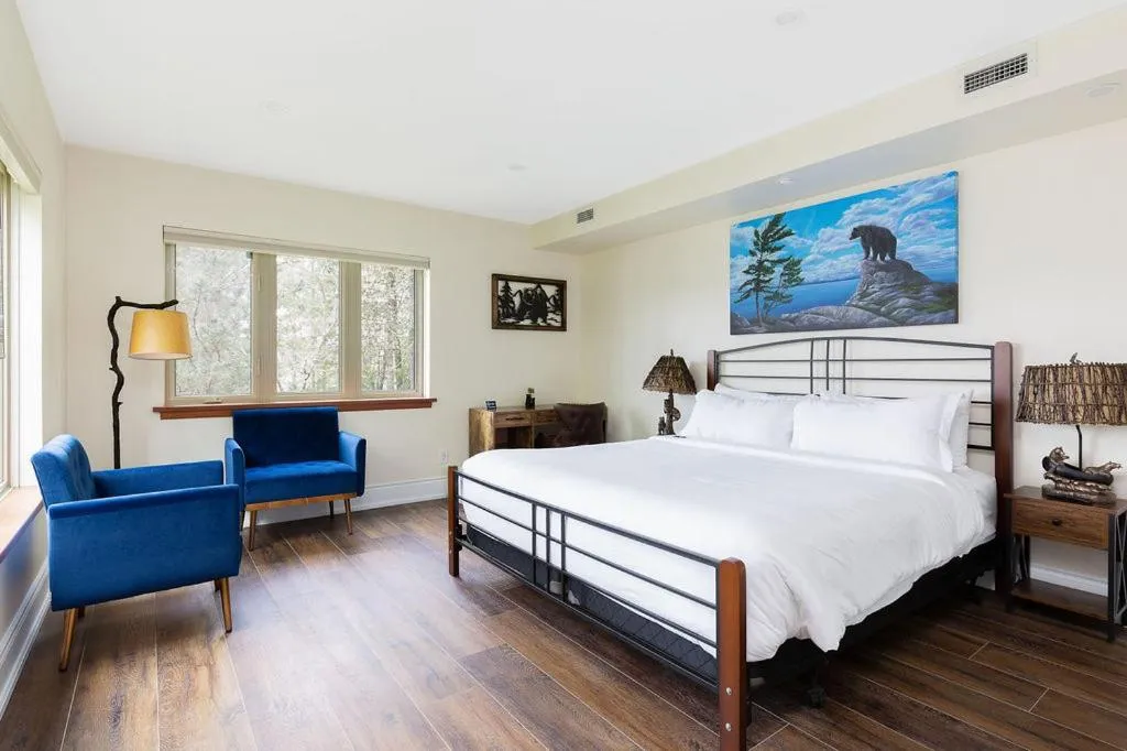 Bed in Fairy Bay Lakehouse