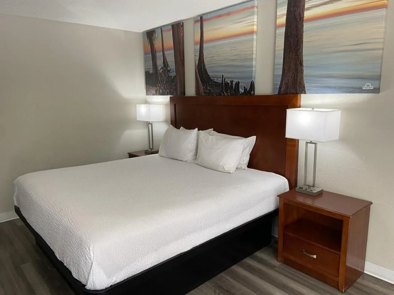 Days Inn by Wyndham Ozark