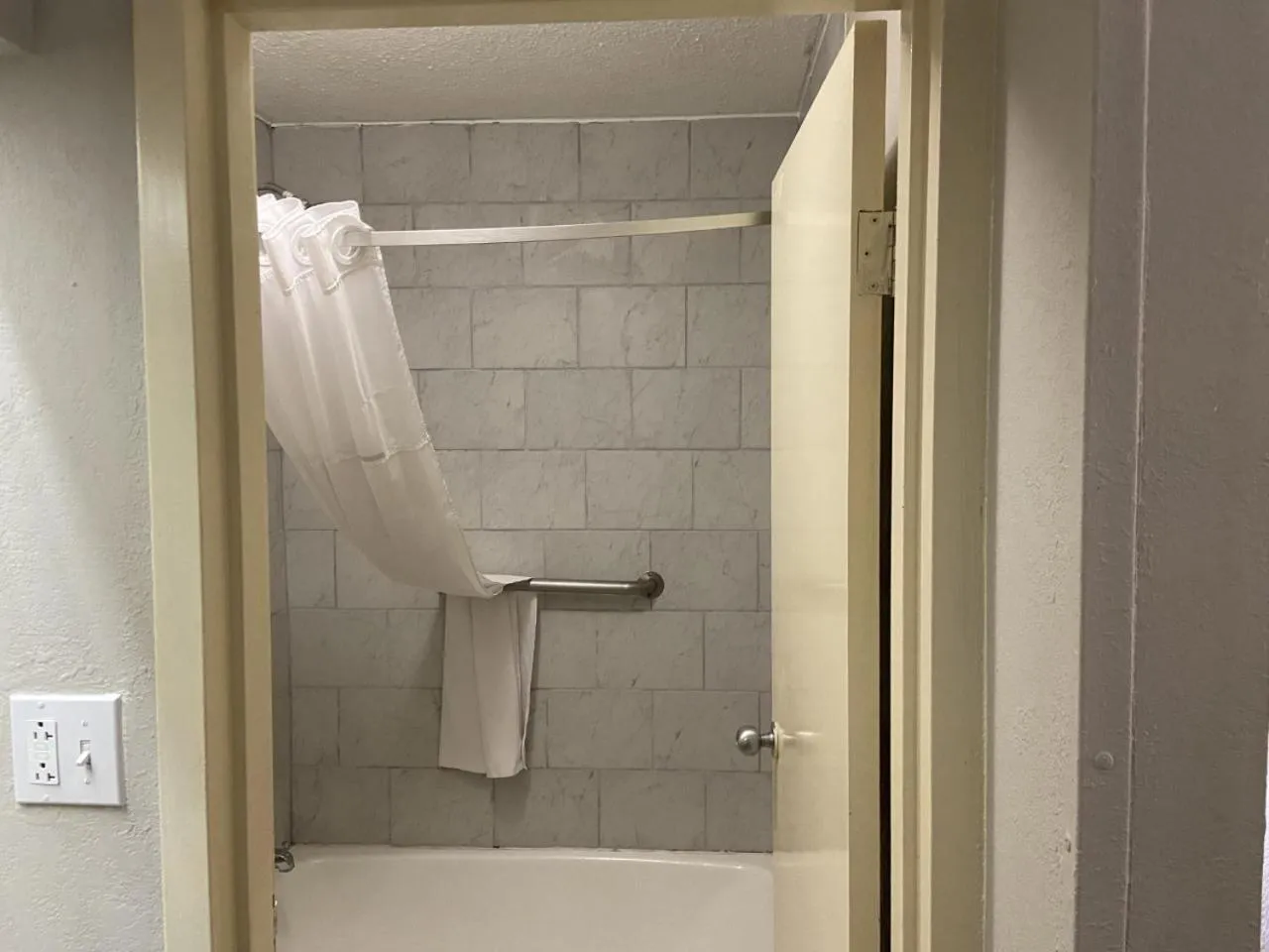 Bathroom in Days Inn by Wyndham Ozark