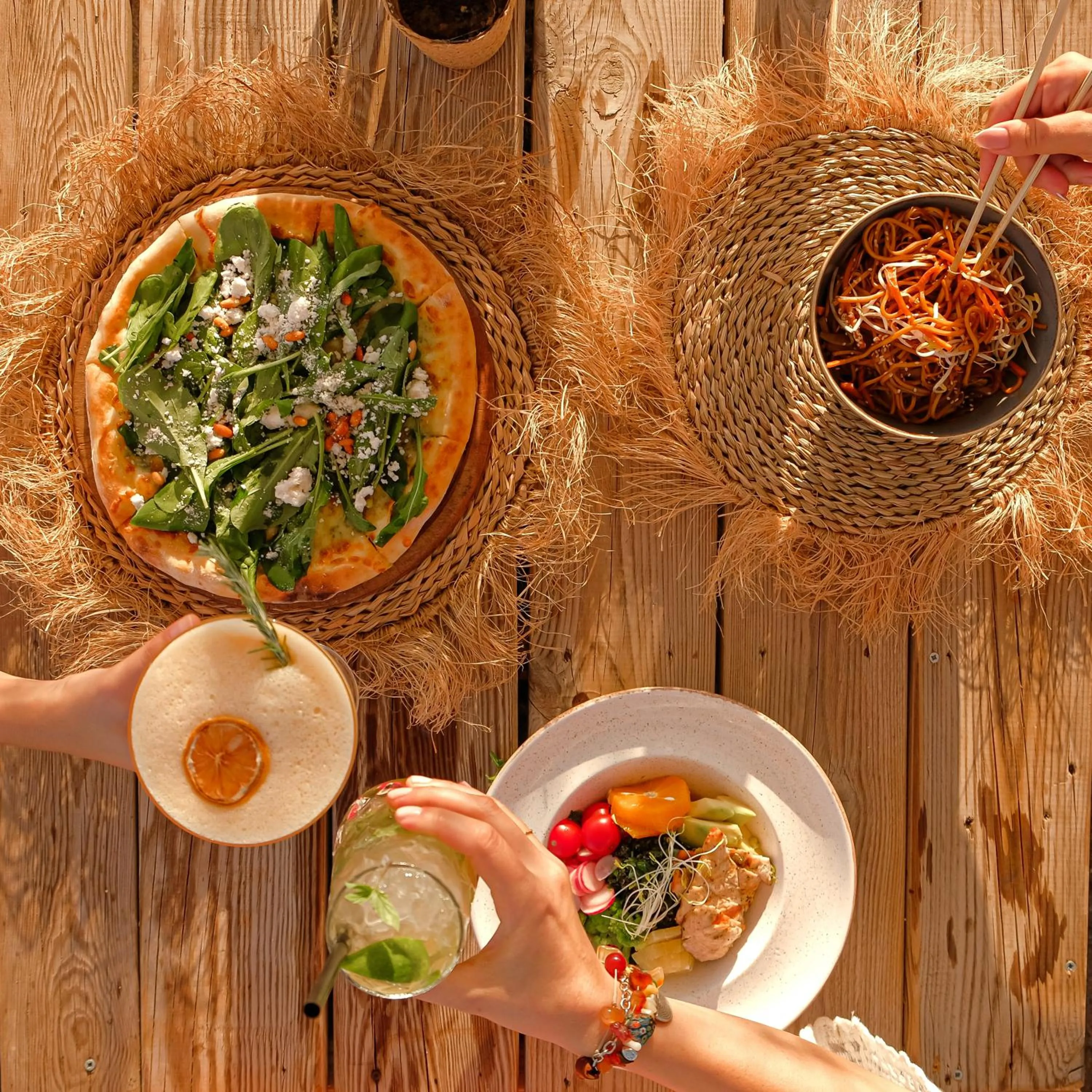 Restaurant/places to eat in RAW BEACH HOTEL