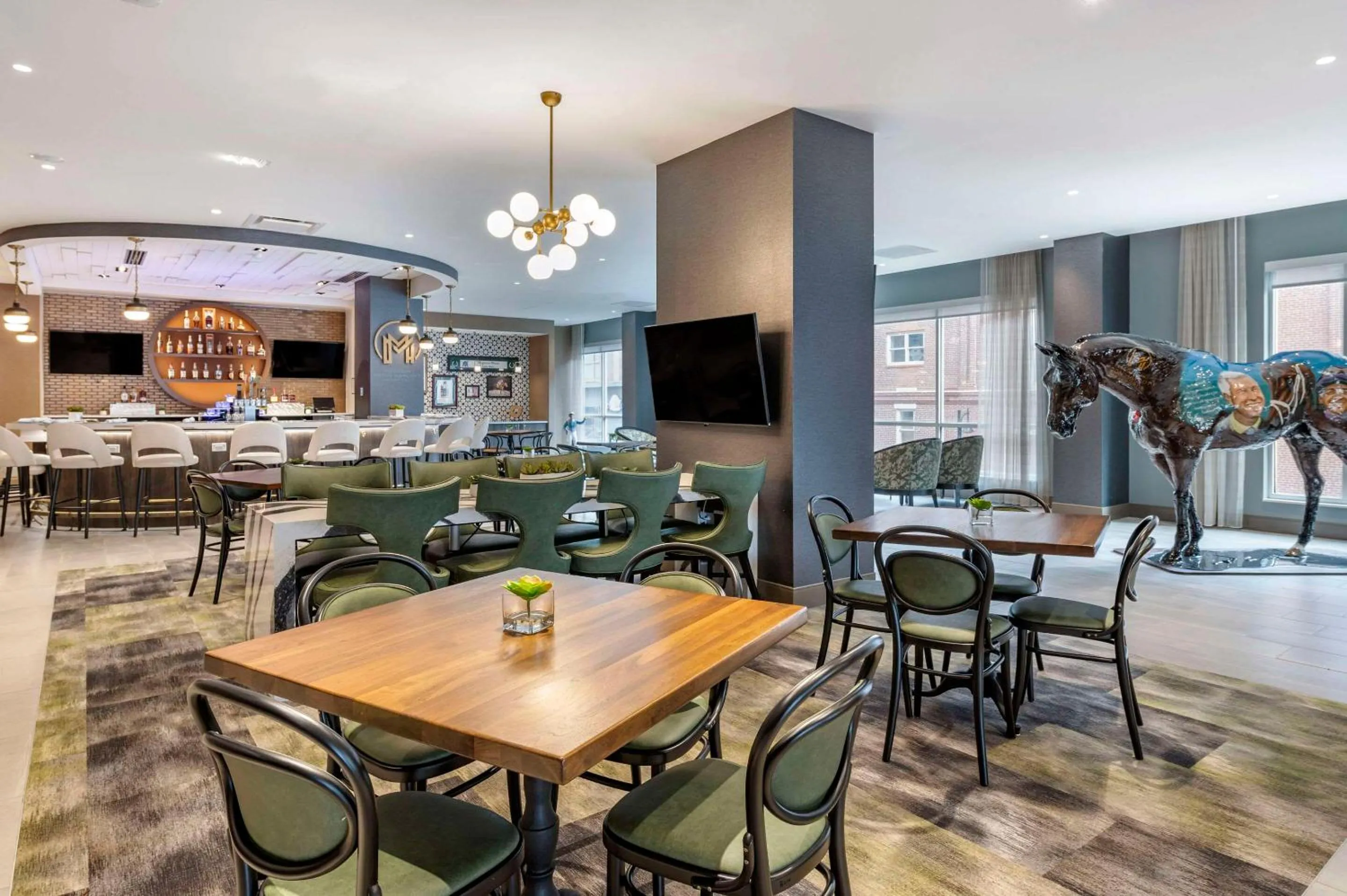 Restaurant/places to eat in Cambria Hotel Louisville Downtown-Whiskey Row