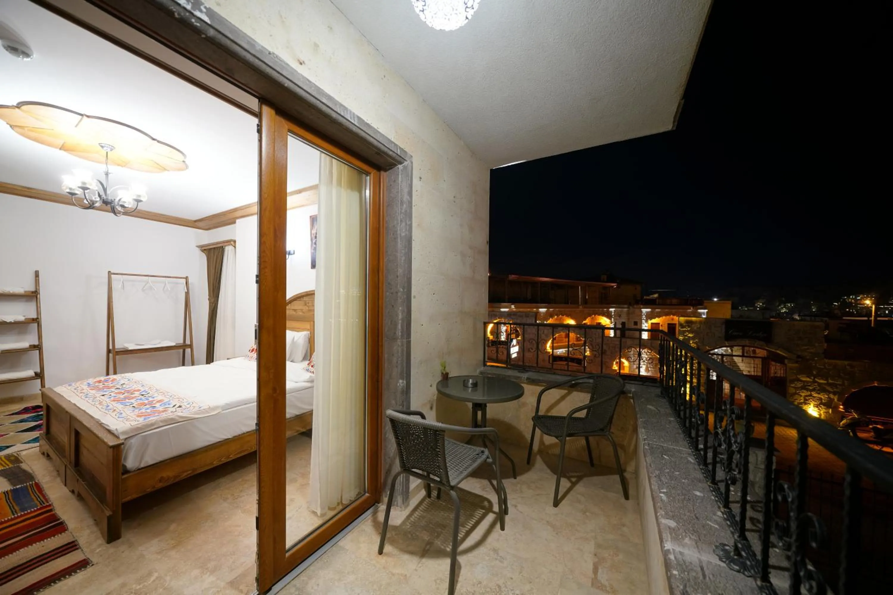 Balcony/Terrace, Bed in Pashahan Hotel