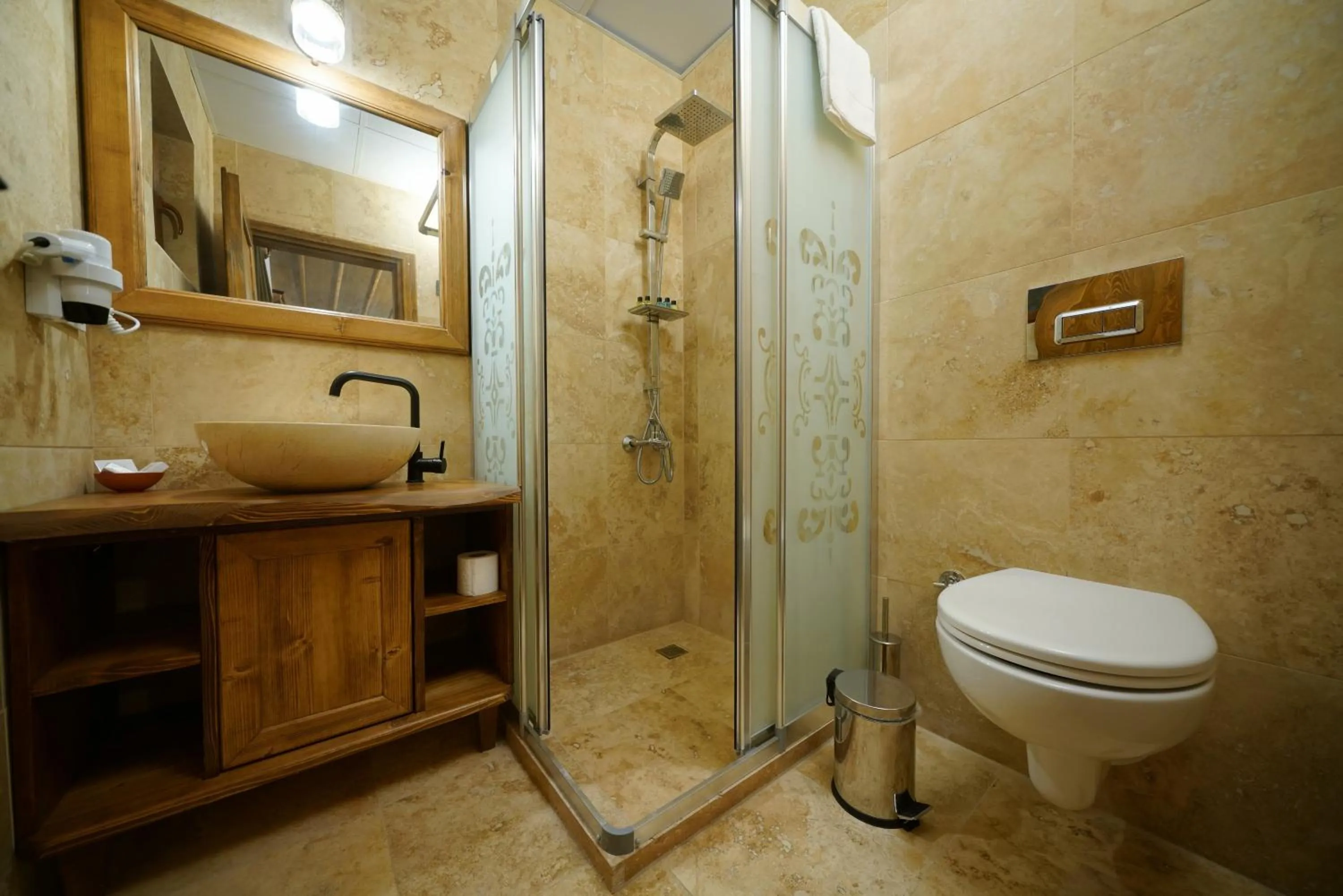 Bathroom in Pashahan Hotel