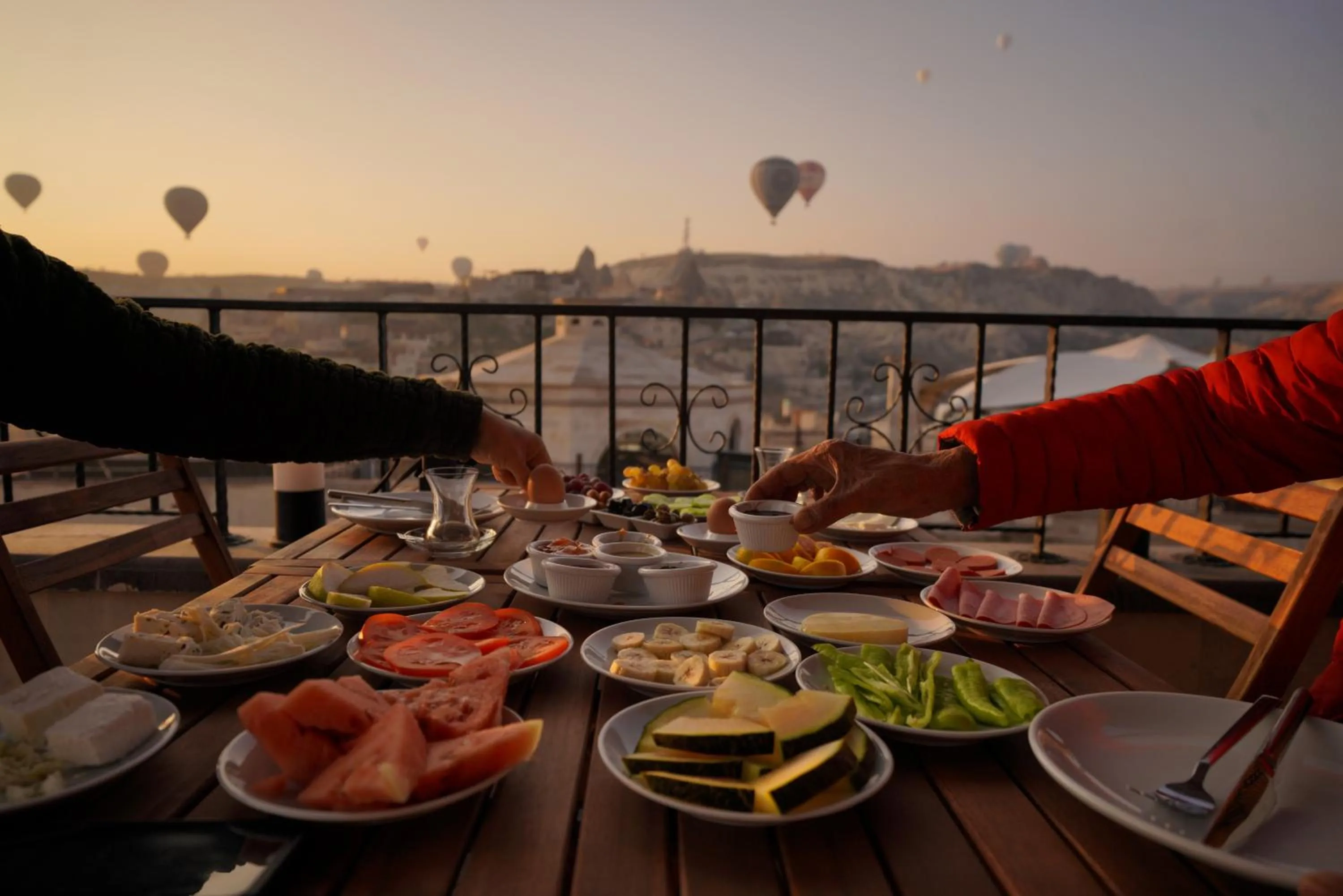 Restaurant/places to eat in Pashahan Hotel