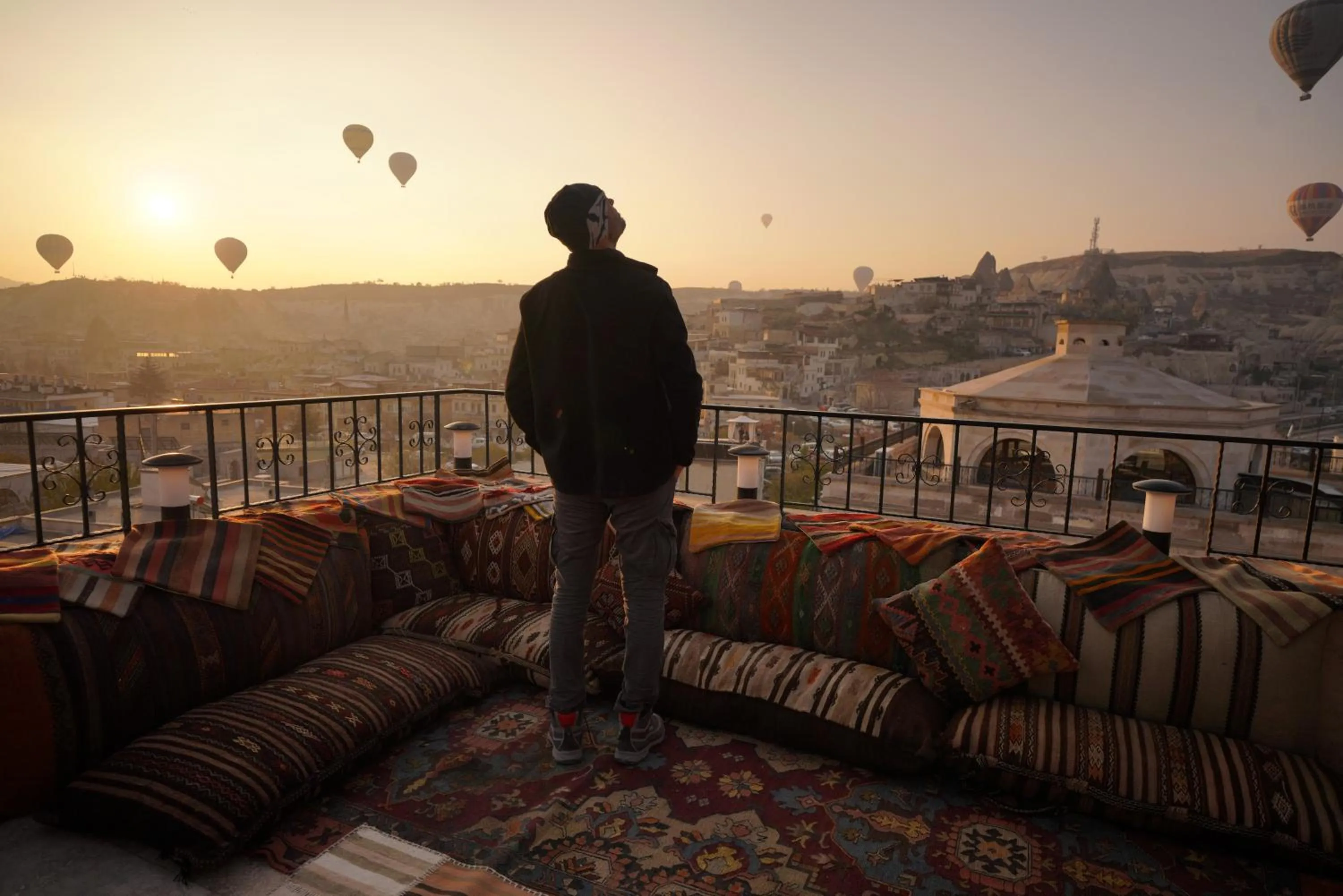 Restaurant/places to eat in Pashahan Hotel