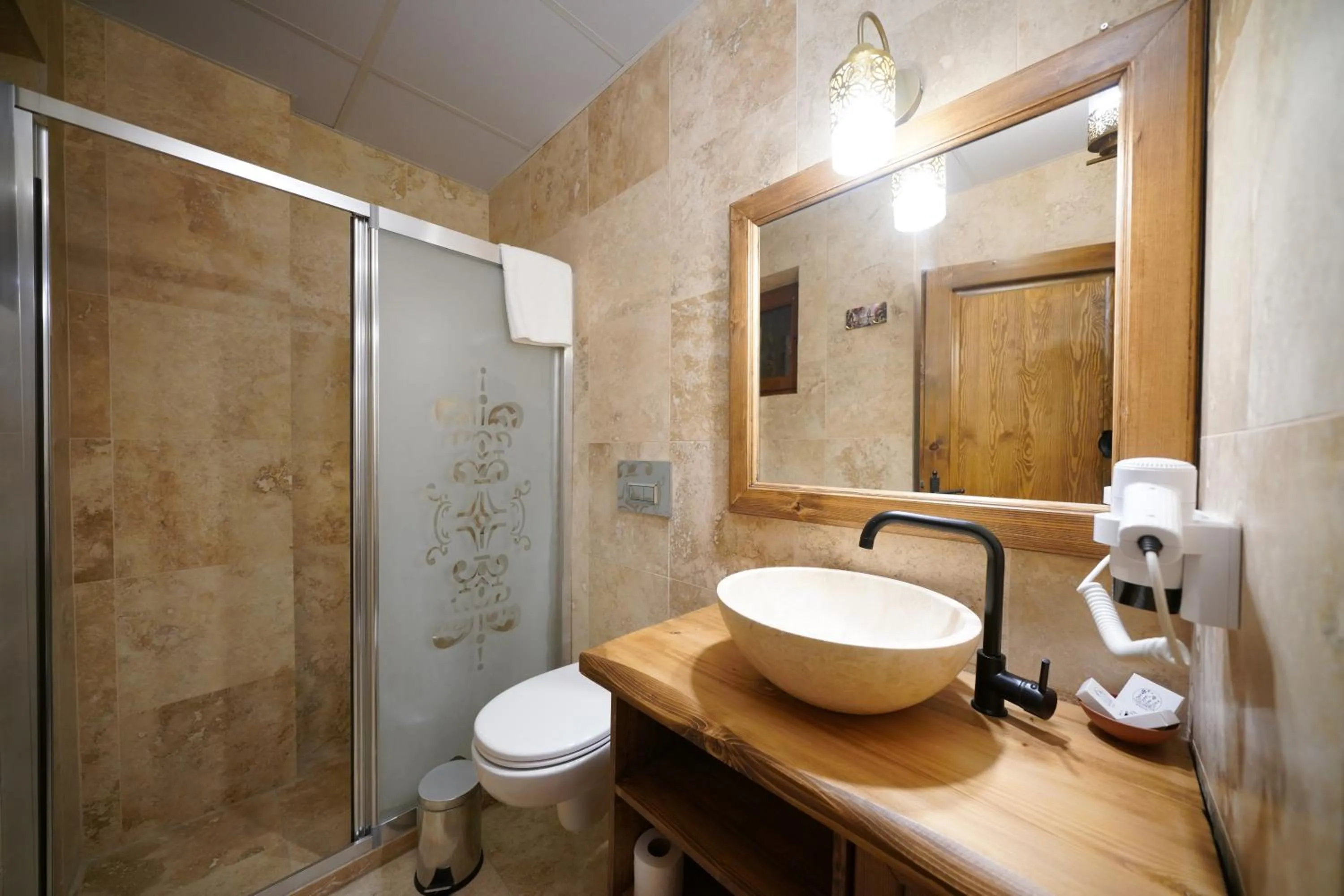 Bathroom in Pashahan Hotel