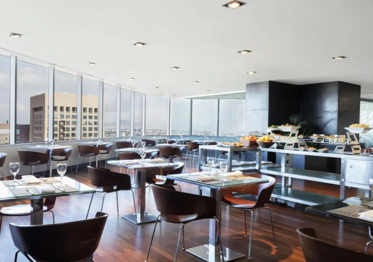 Restaurant/places to eat in Hilton Mexico City Reforma