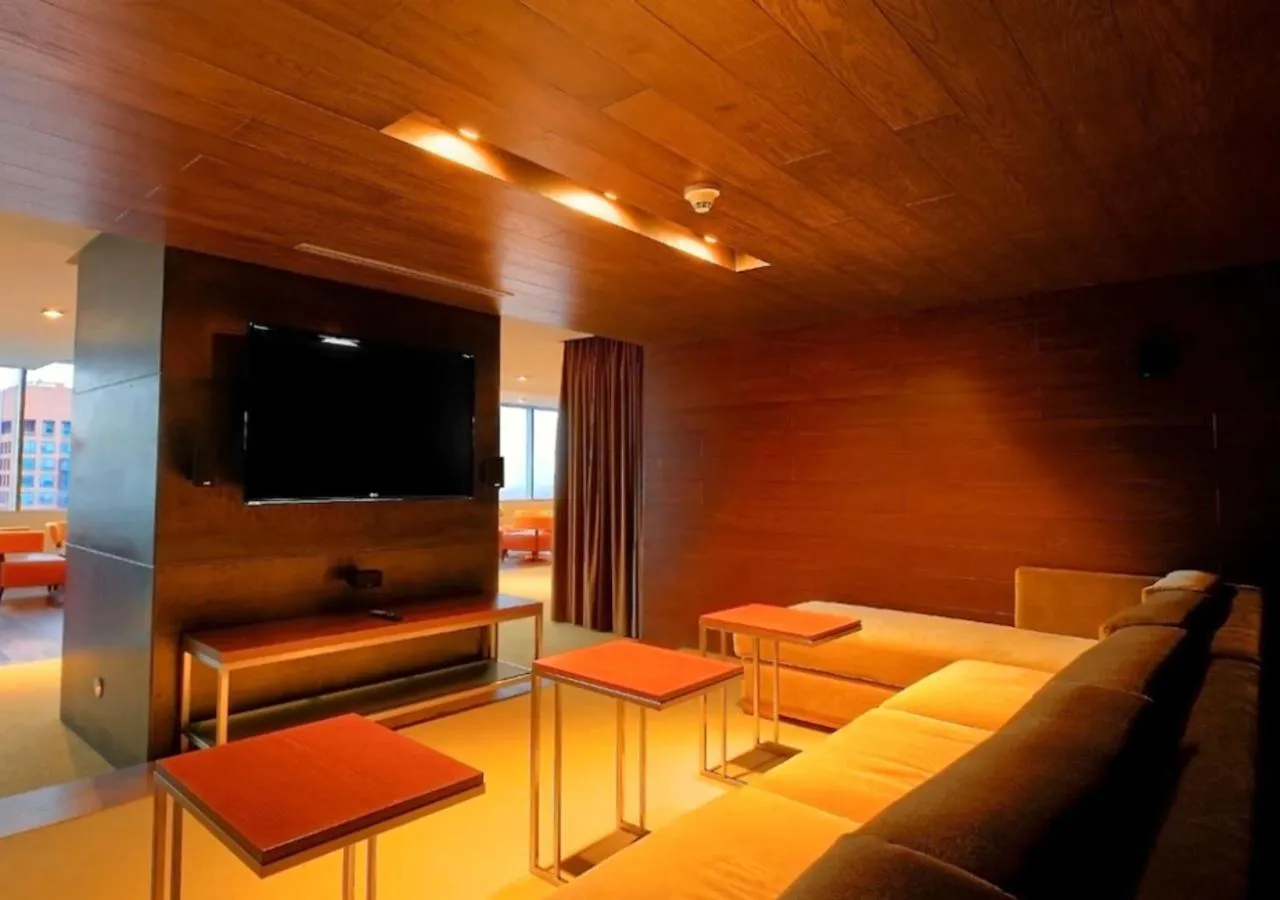 Communal lounge/ TV room in Hilton Mexico City Reforma
