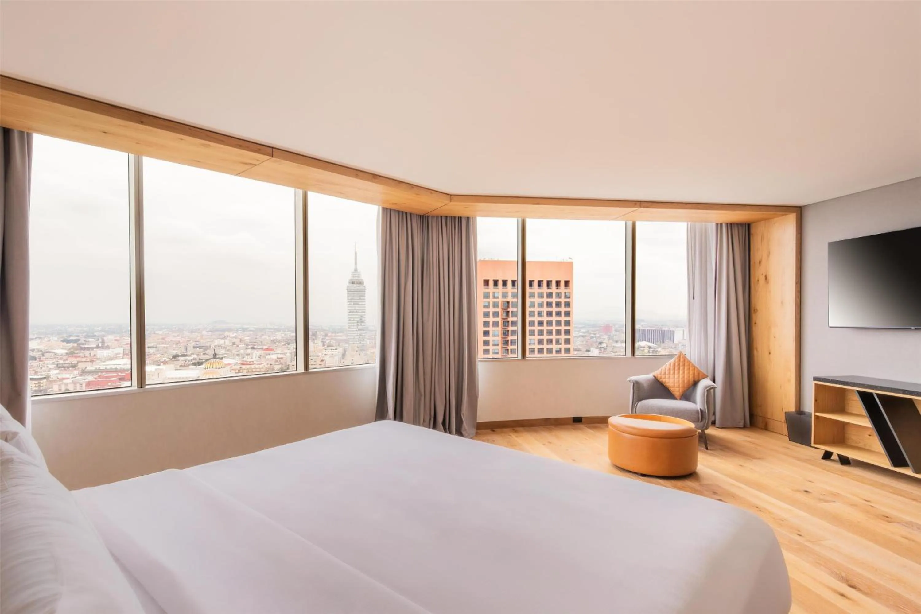 View (from property/room), Bed in Hilton Mexico City Reforma