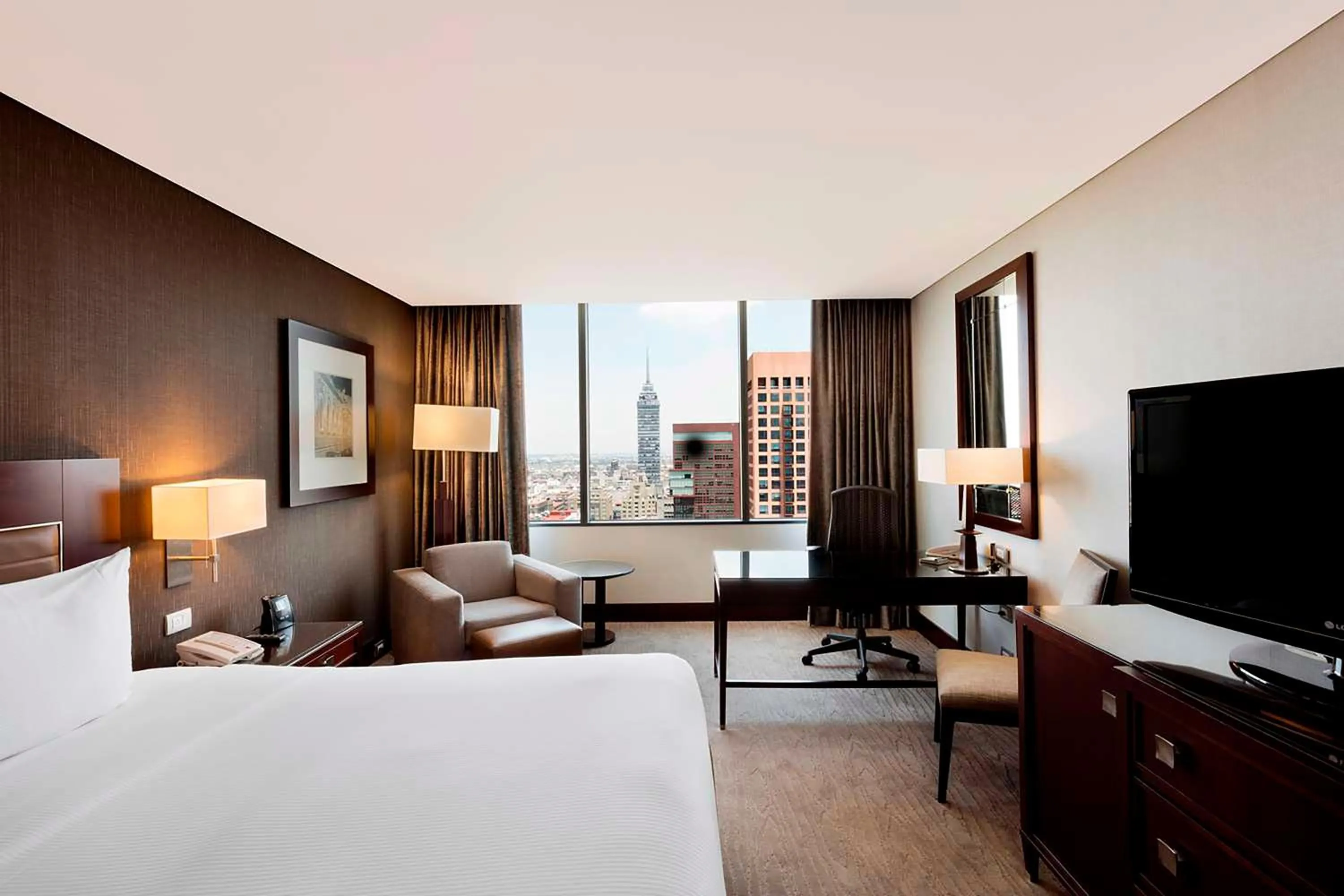 Bed in Hilton Mexico City Reforma