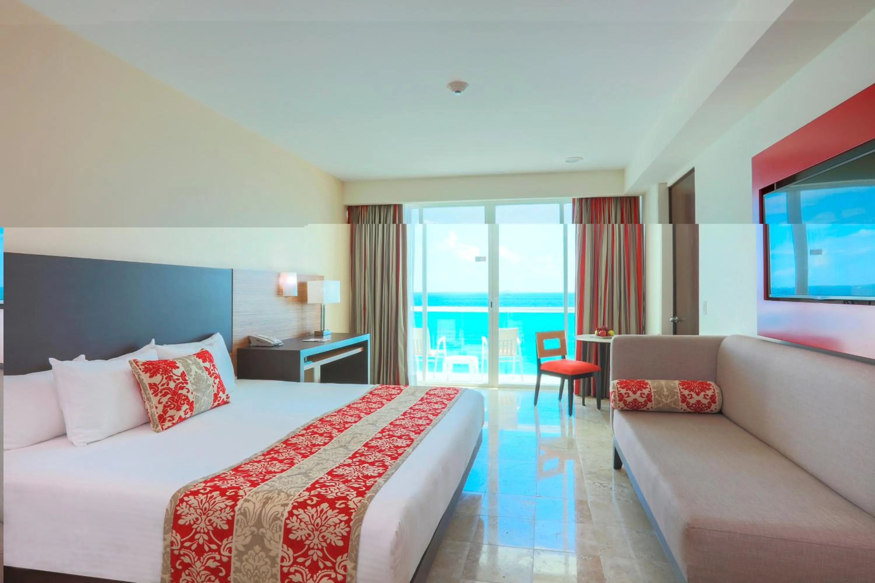 Photo of the whole room, Bed in Krystal Cancun