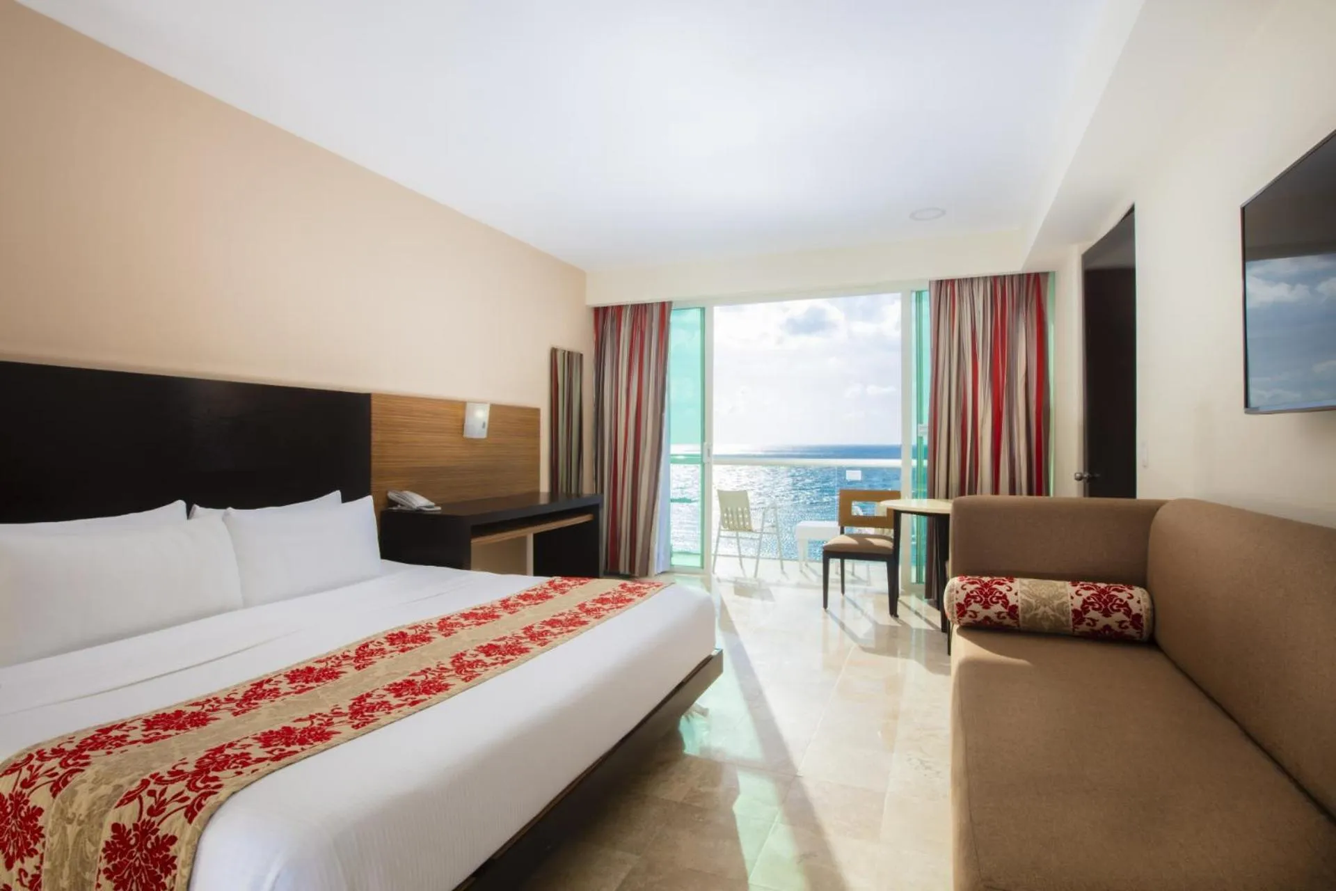 Photo of the whole room, Bed in Krystal Cancun