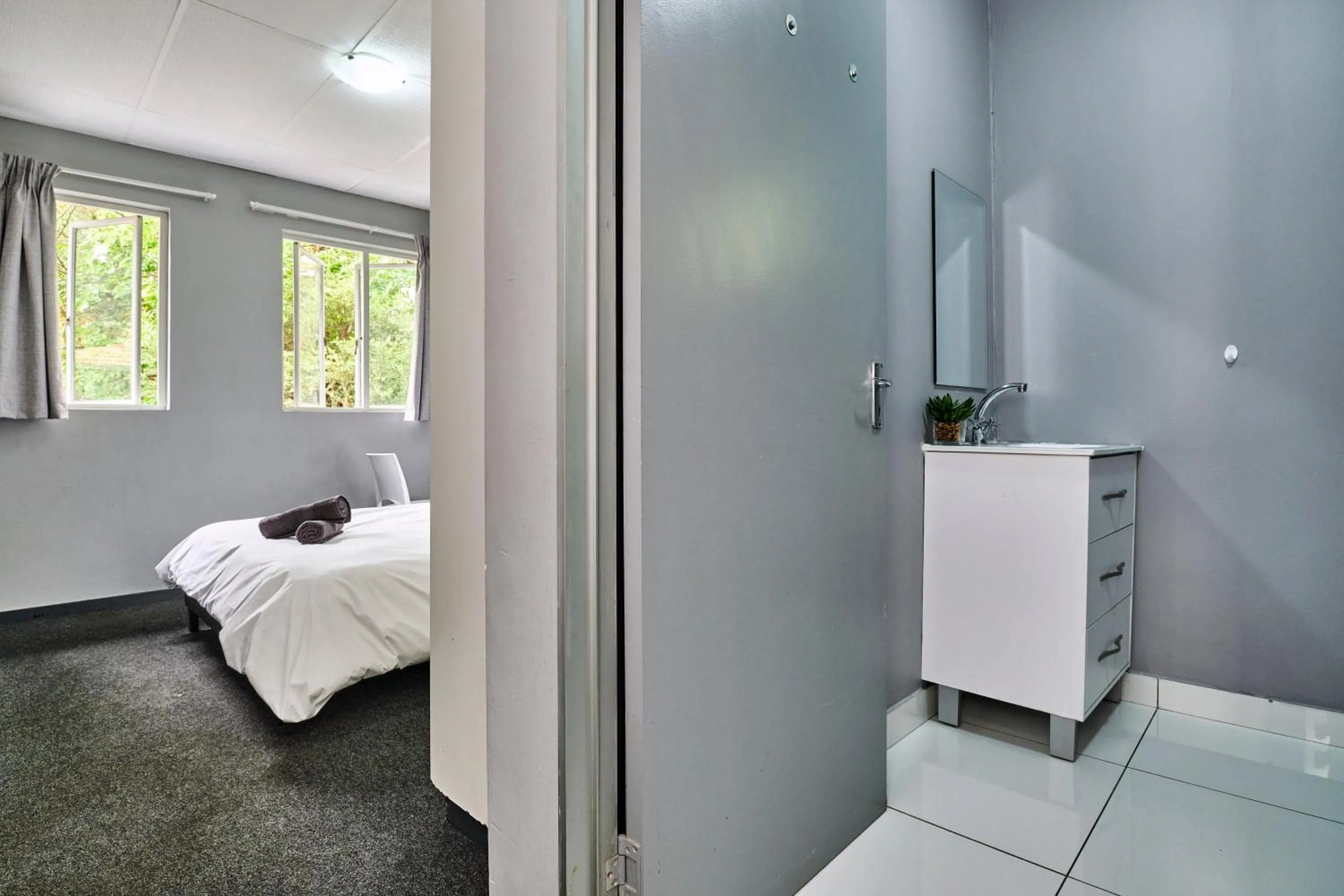 Bathroom, Bed in Inn & Out Sandton