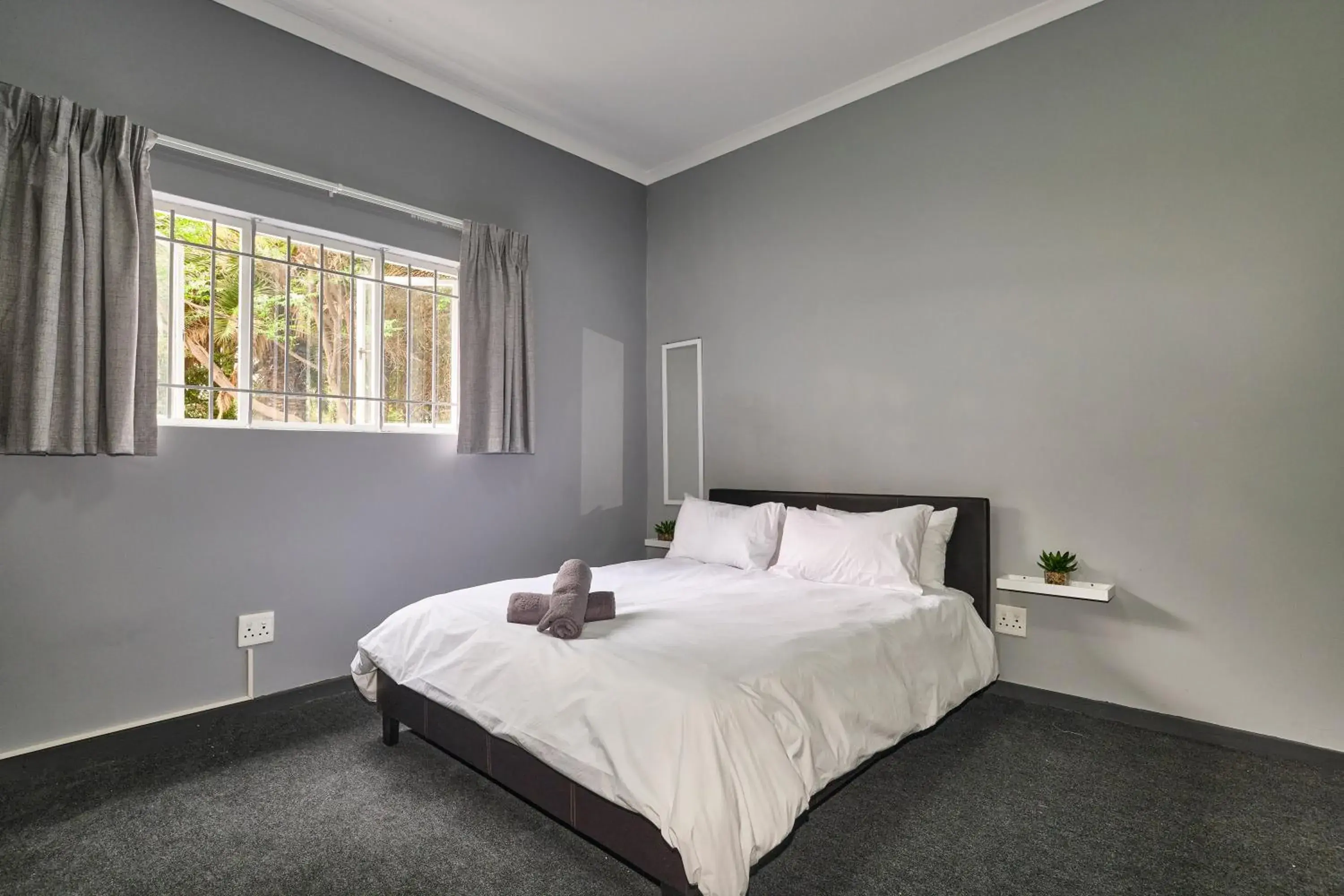 Queen Suite - single occupancy in Inn & Out Sandton Queen Suite - single occupancy in Inn & Out Sandton