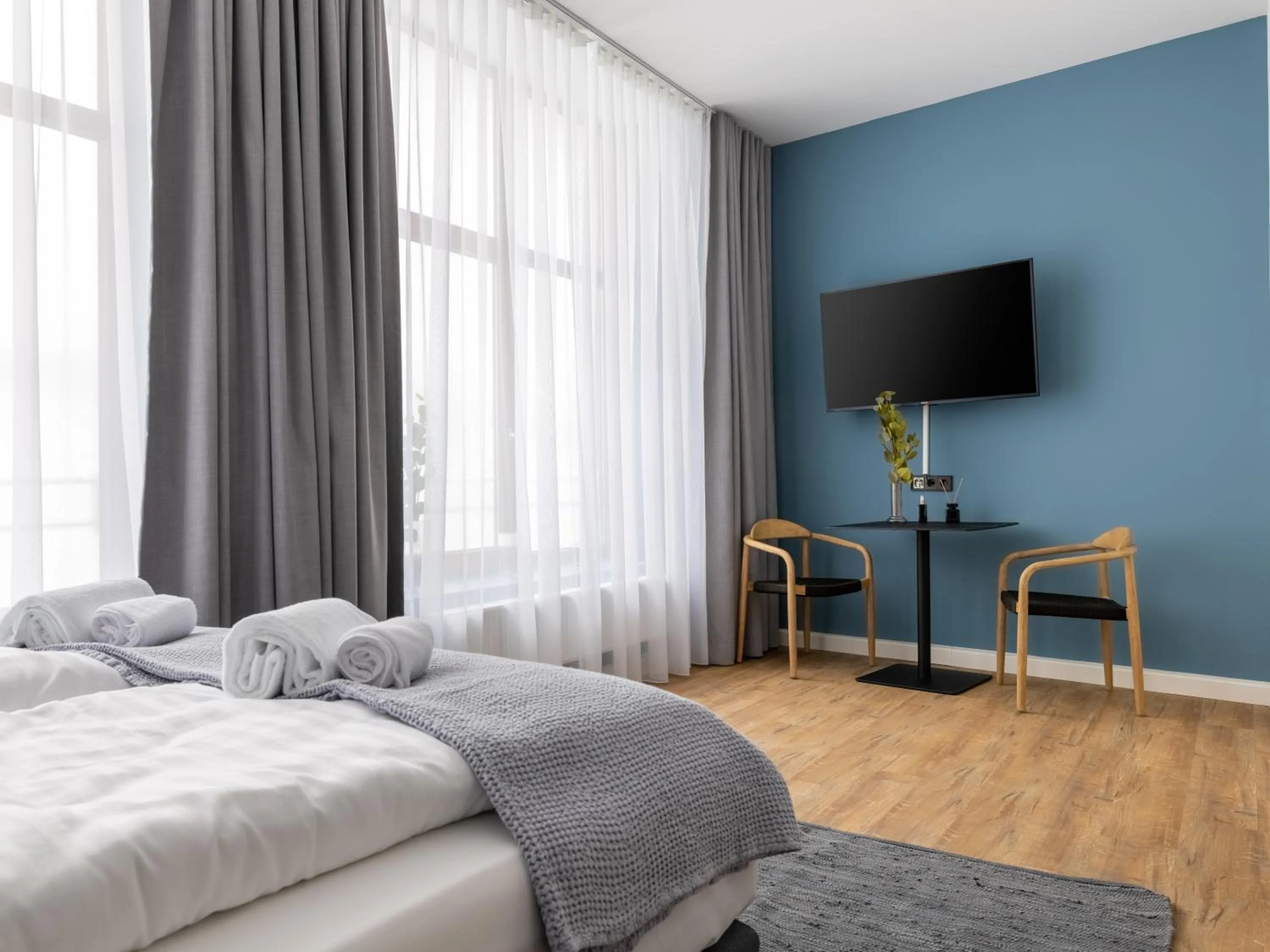 Bed in Limehome Augsburg Annastraße