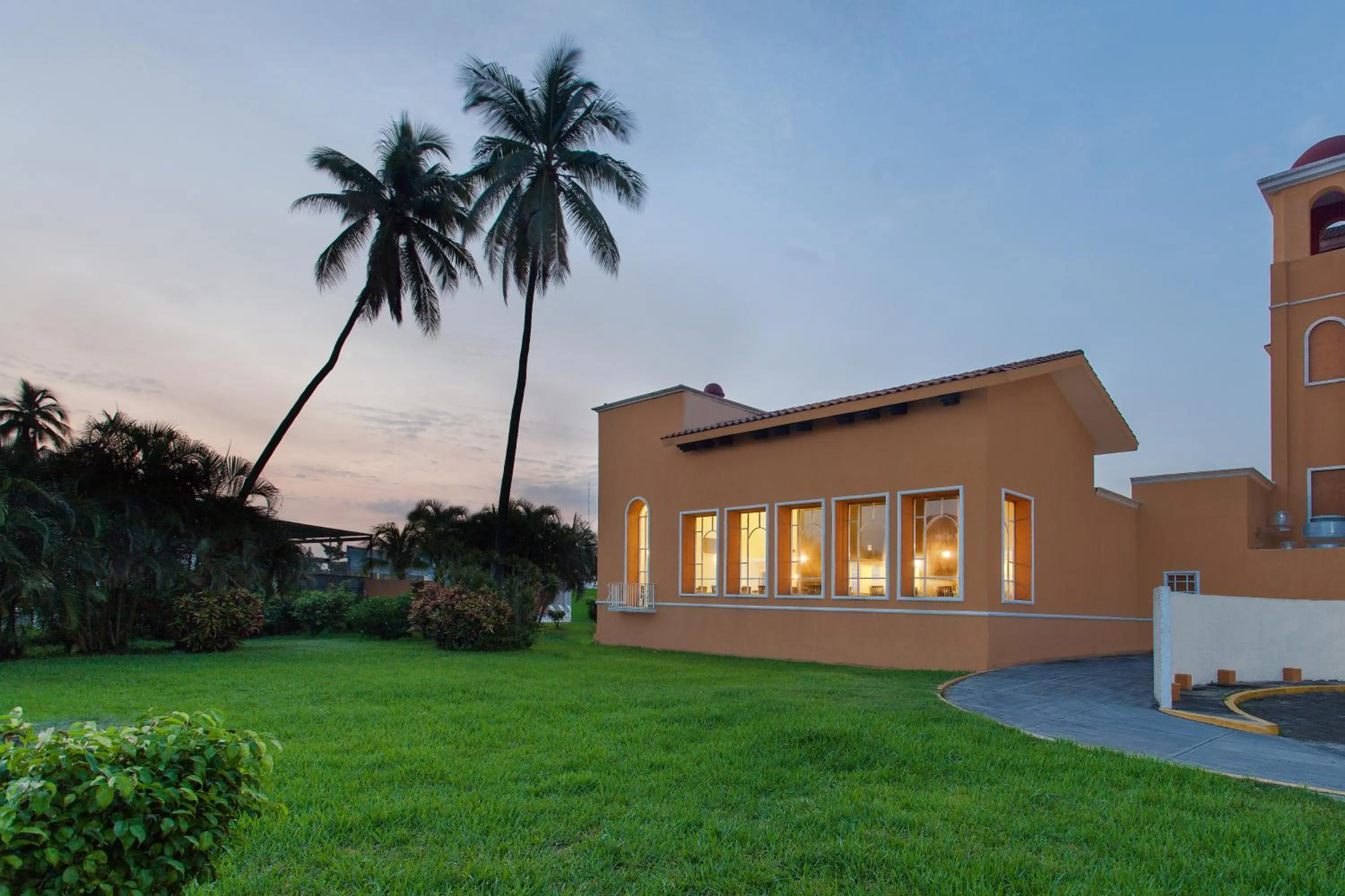 Garden in Baymont by Wyndham Lazaro Cardenas