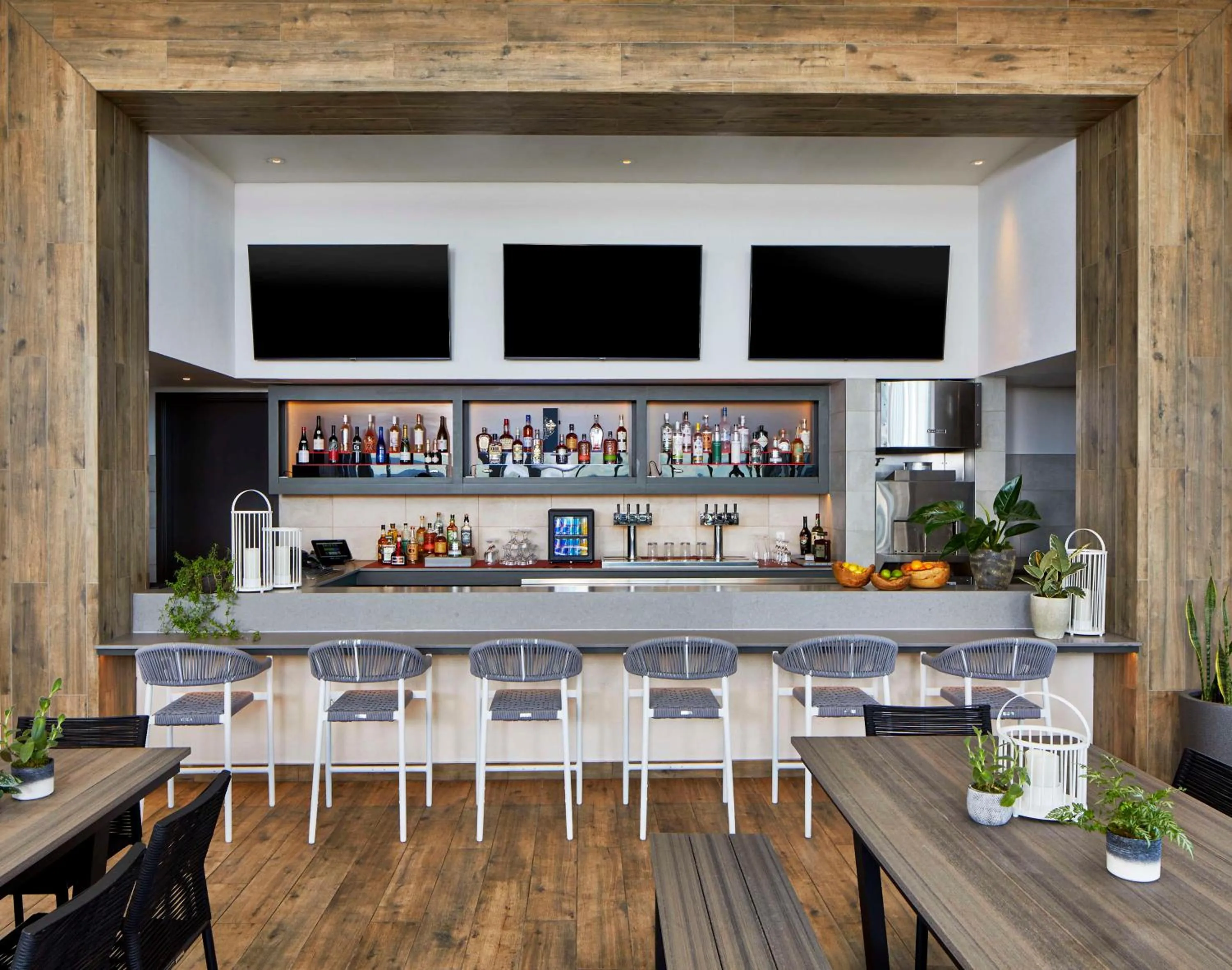 Lounge or bar in Embassy Suites by Hilton Nashville Downtown