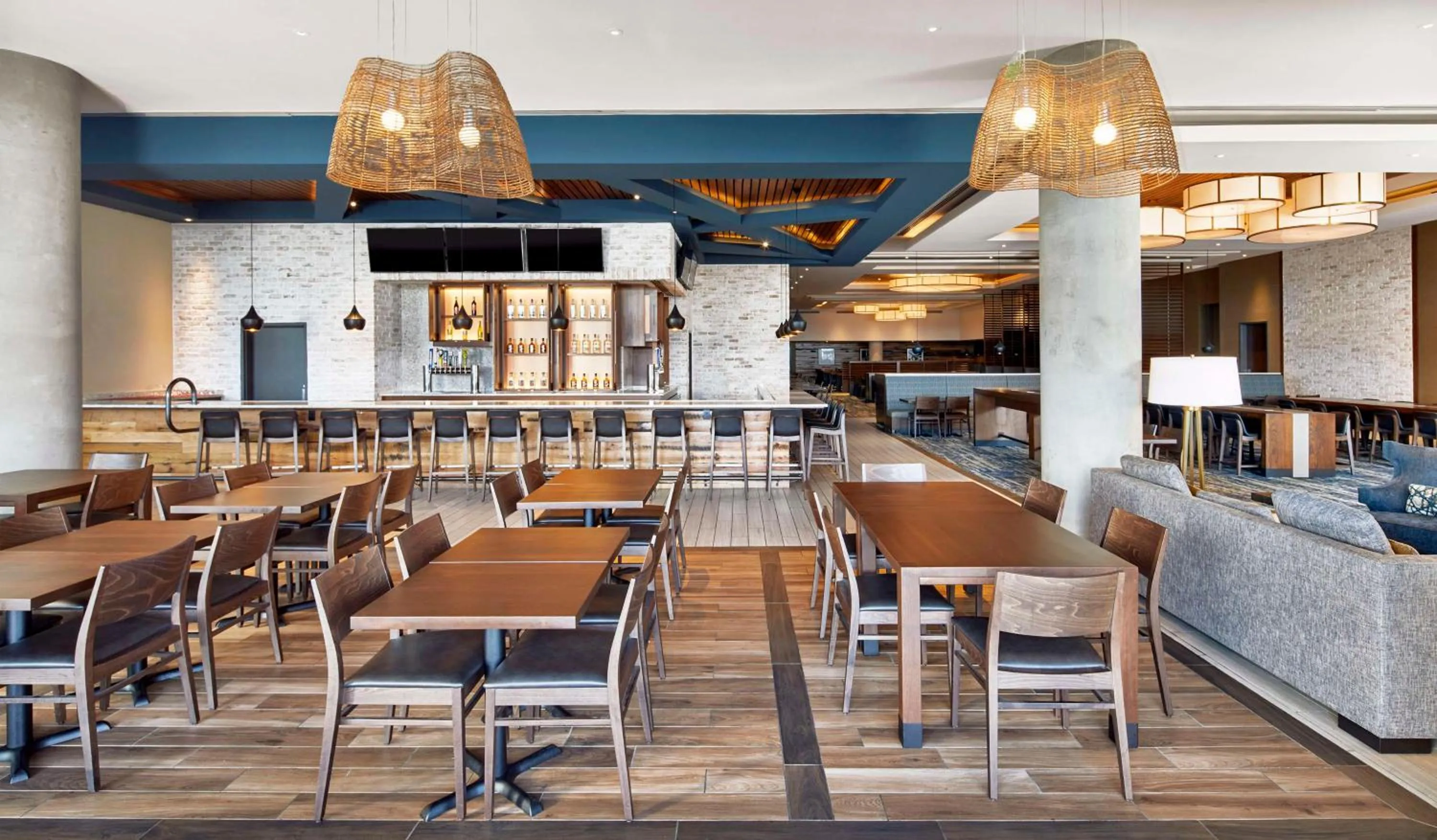 Restaurant/places to eat in Embassy Suites by Hilton Nashville Downtown