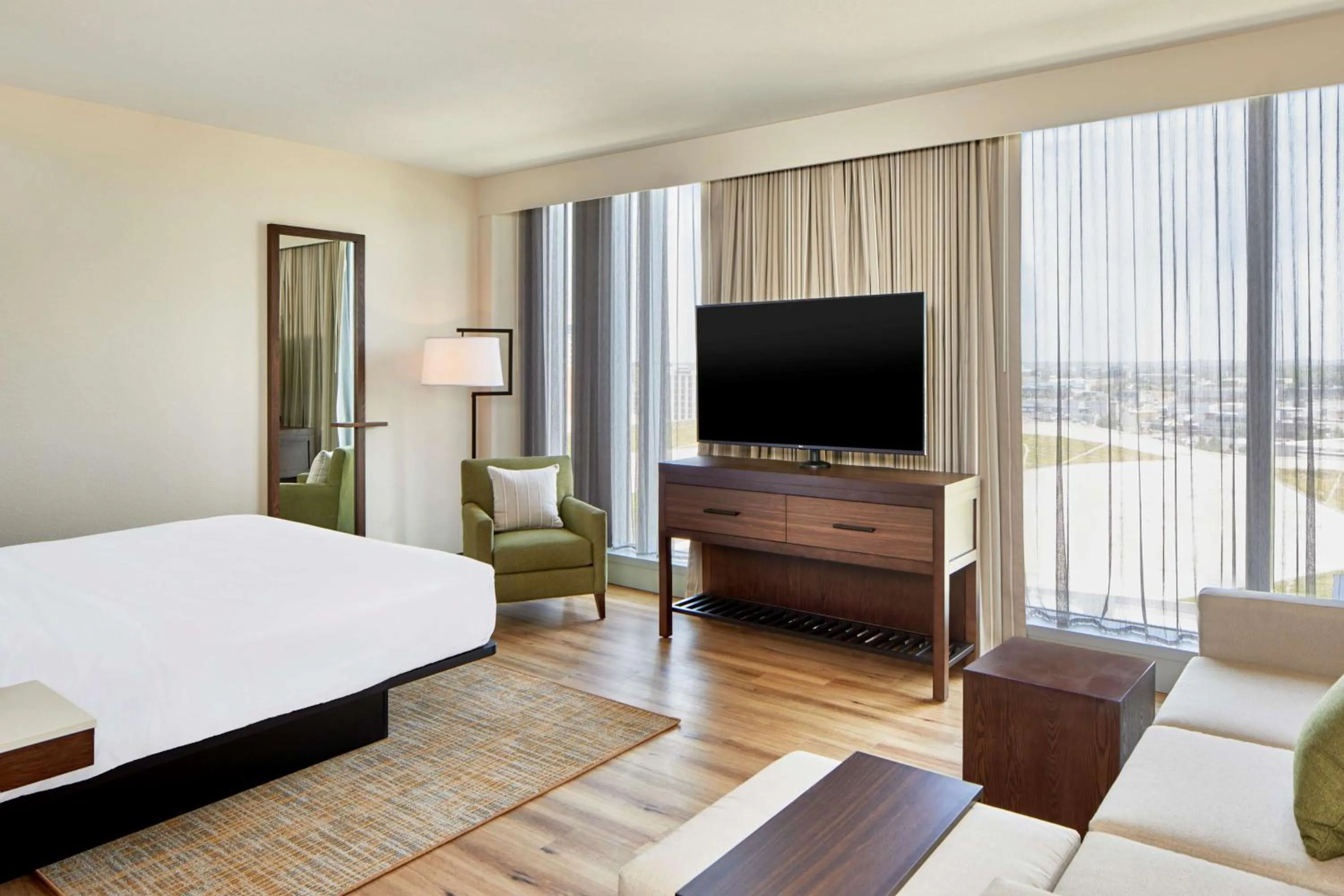 Living room, Bed in Embassy Suites by Hilton Nashville Downtown