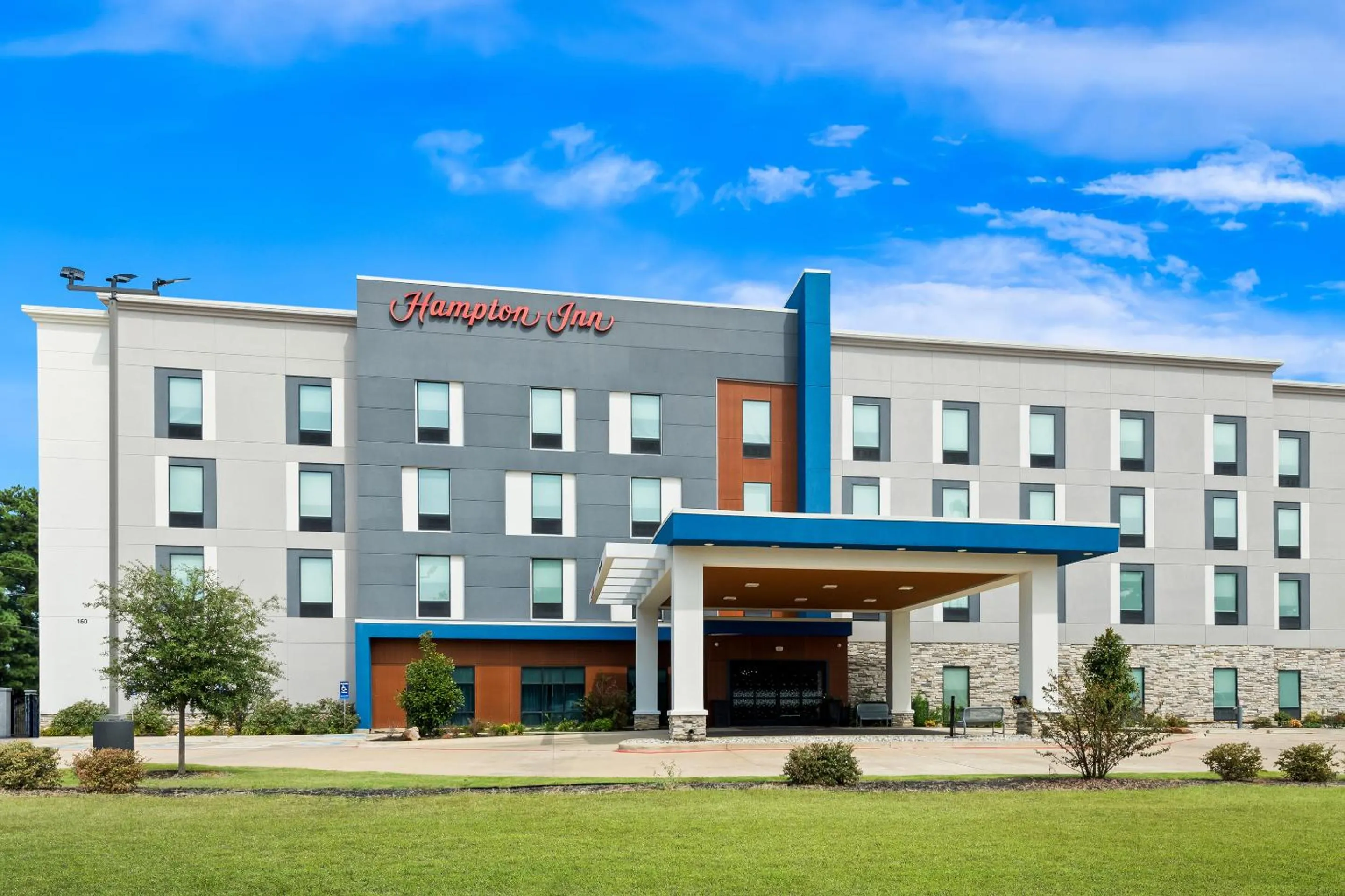 Property building in Hampton Inn Longview