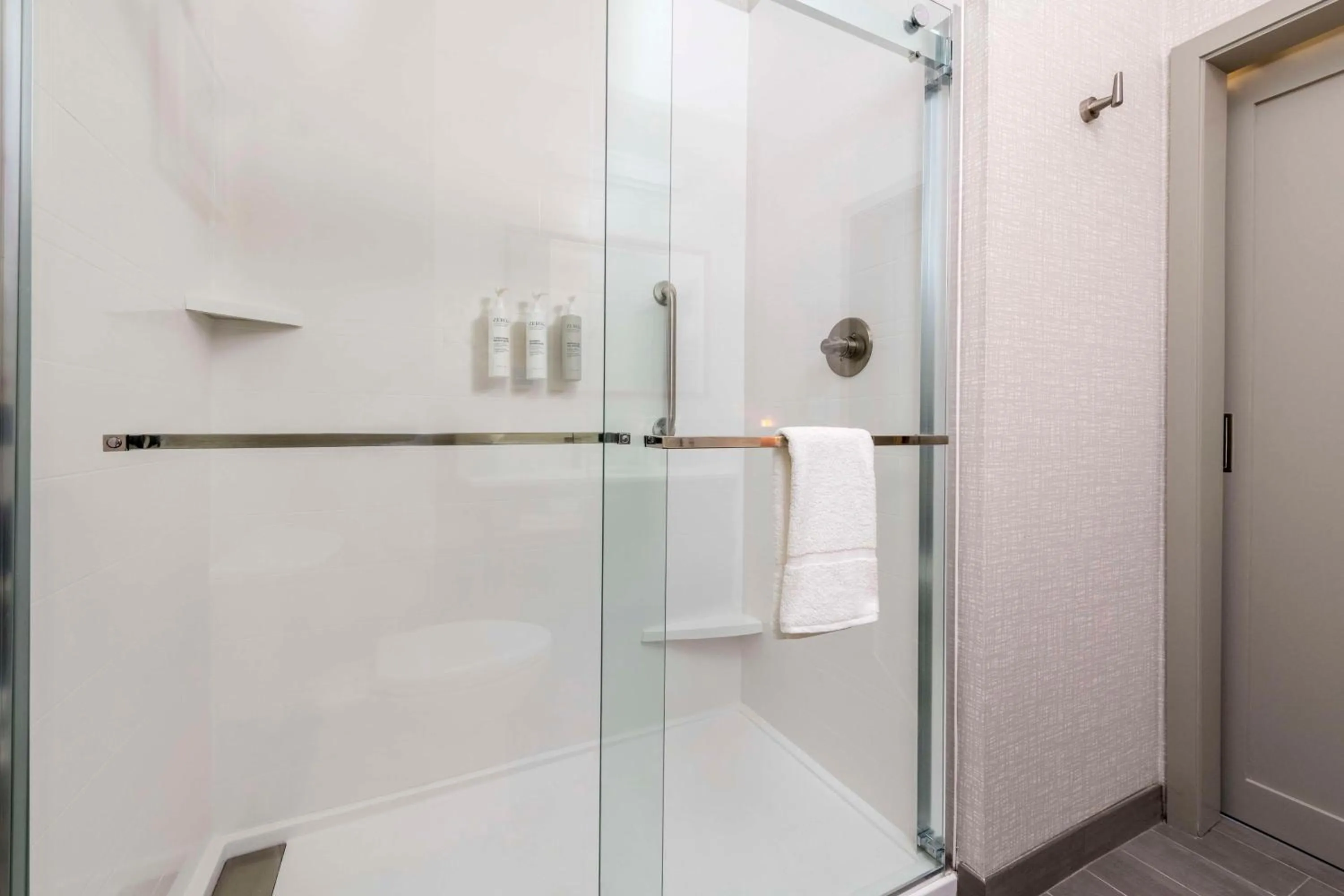 Bathroom in Hampton Inn & Suites Huntington Downtown, Ny