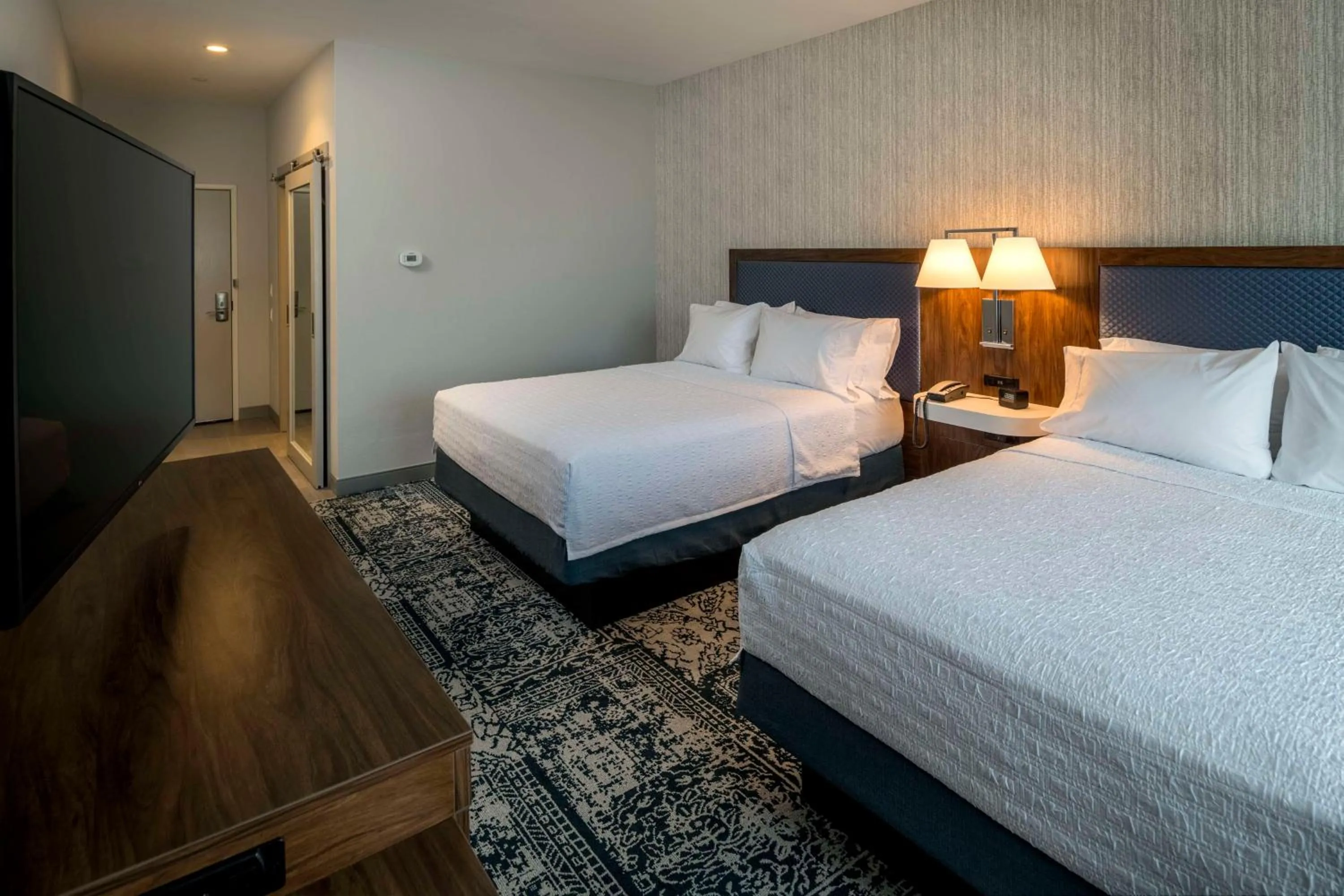 Bed in Hampton Inn & Suites Huntington Downtown, Ny