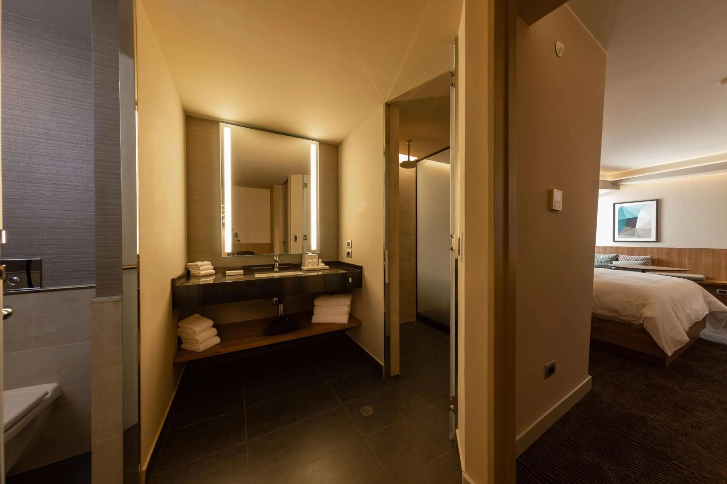 Bathroom, Bed in Hilton Garden Inn Lima Miraflores