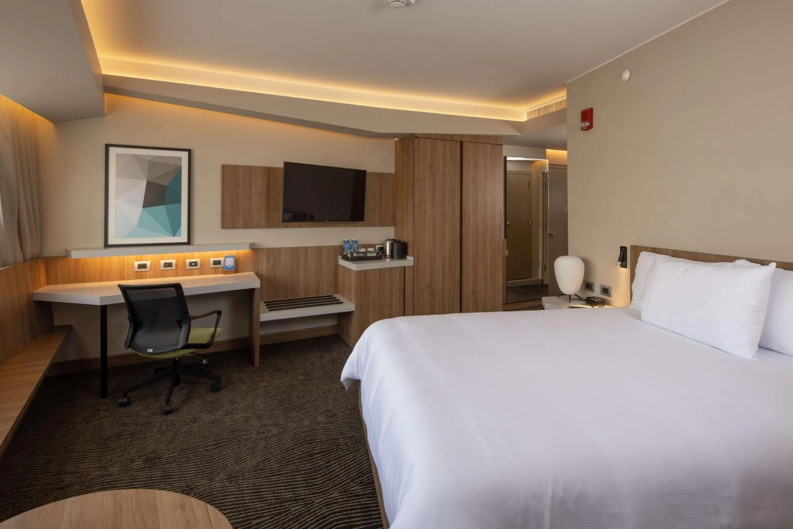 Seating area, Bed in Hilton Garden Inn Lima Miraflores