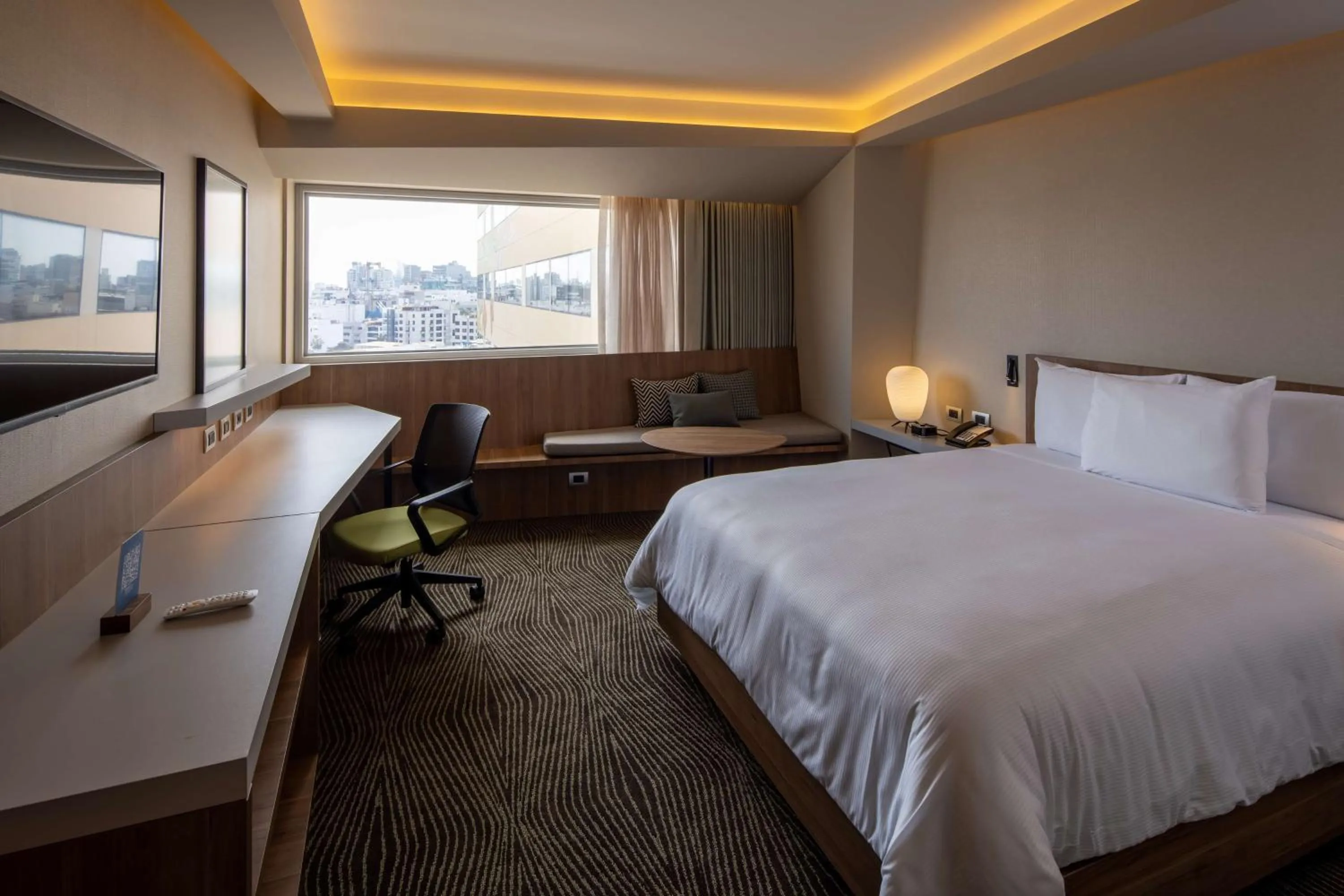 Seating area, Bed in Hilton Garden Inn Lima Miraflores