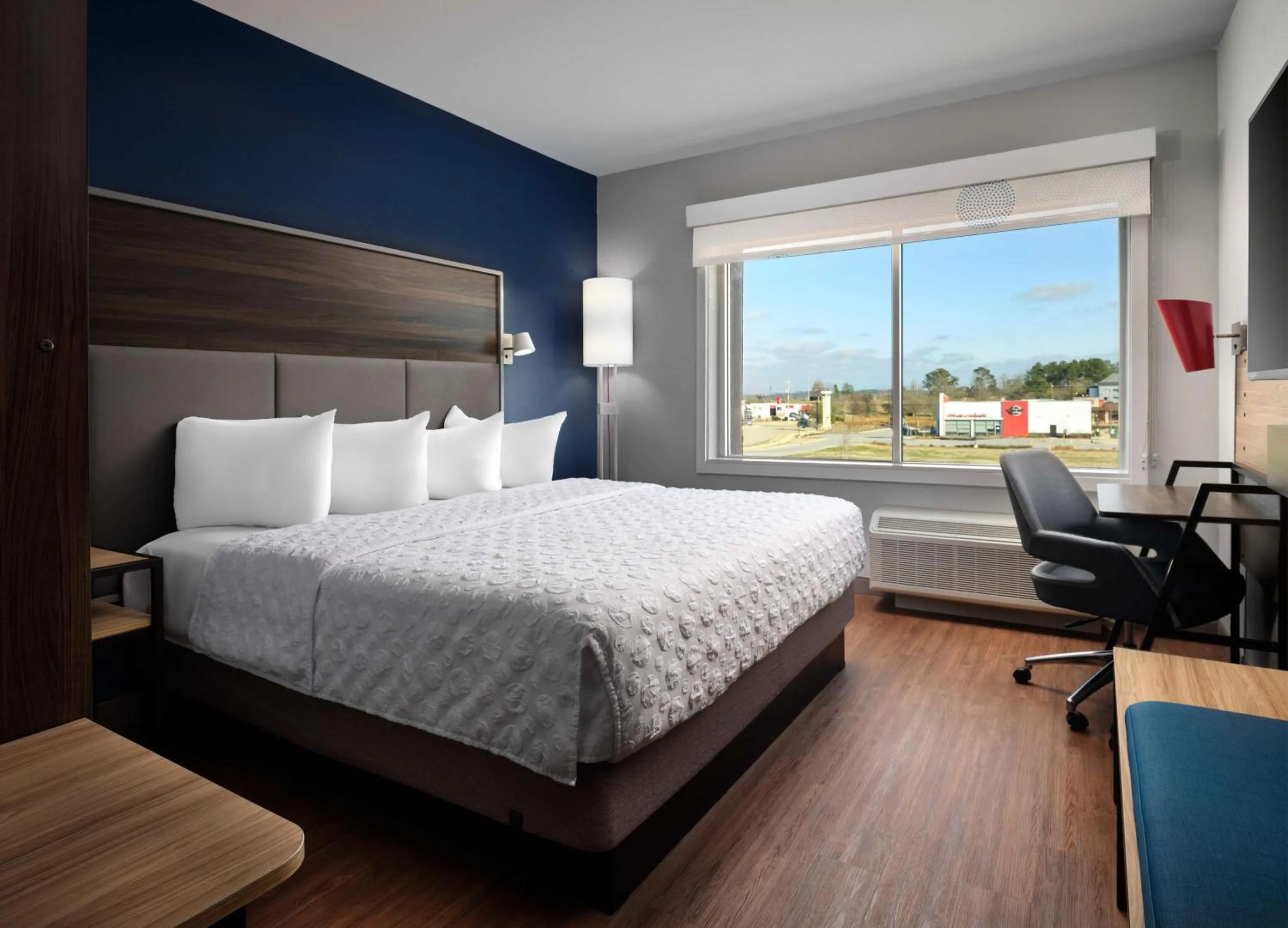 Bedroom, Bed in Tru By Hilton Tupelo, Ms