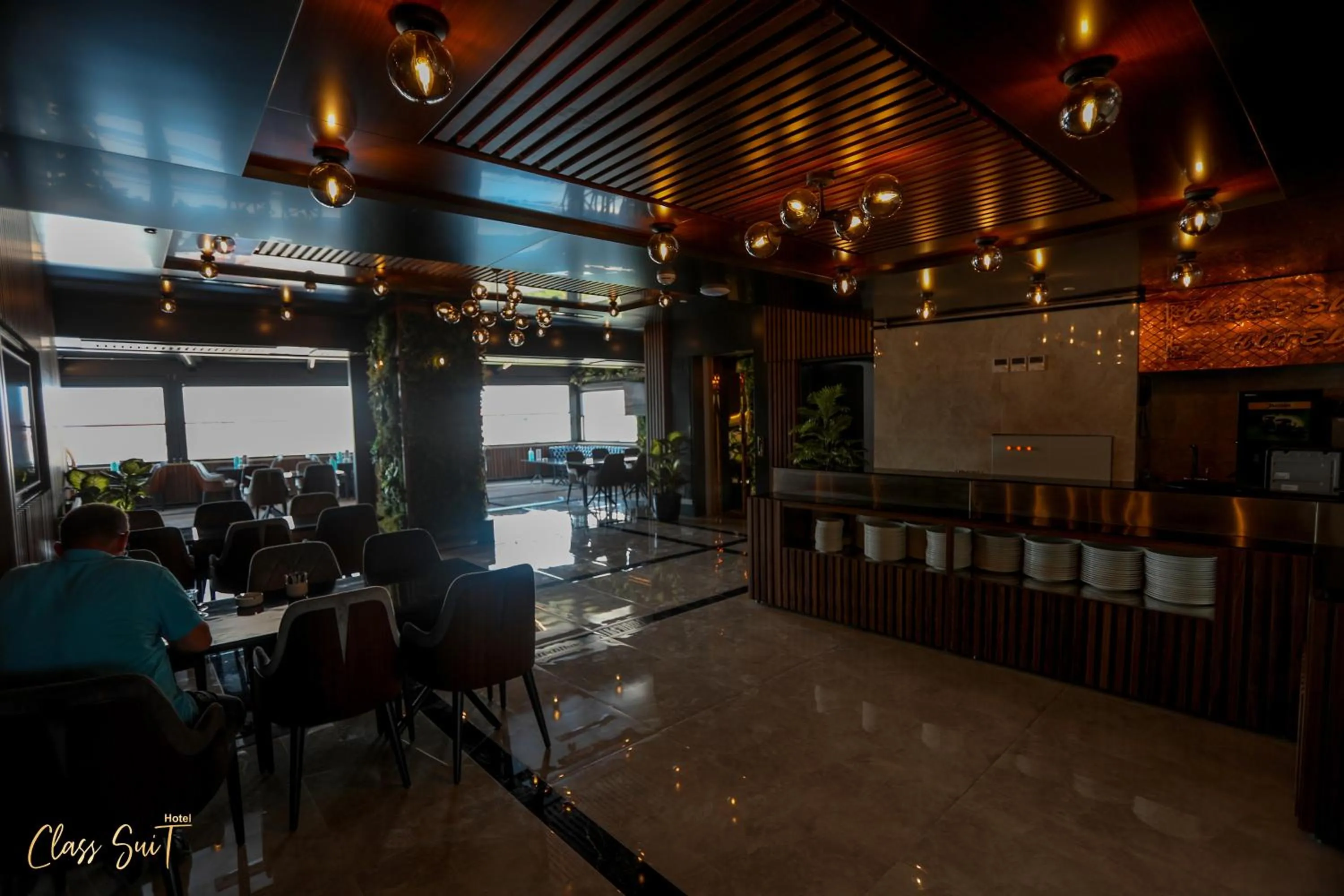 Restaurant/places to eat in Class Suit Hotel