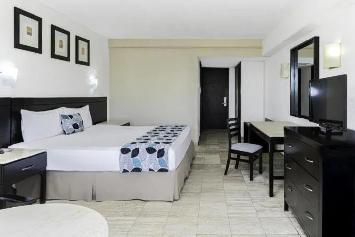 Bed in Krystal Ixtapa All Inclusive