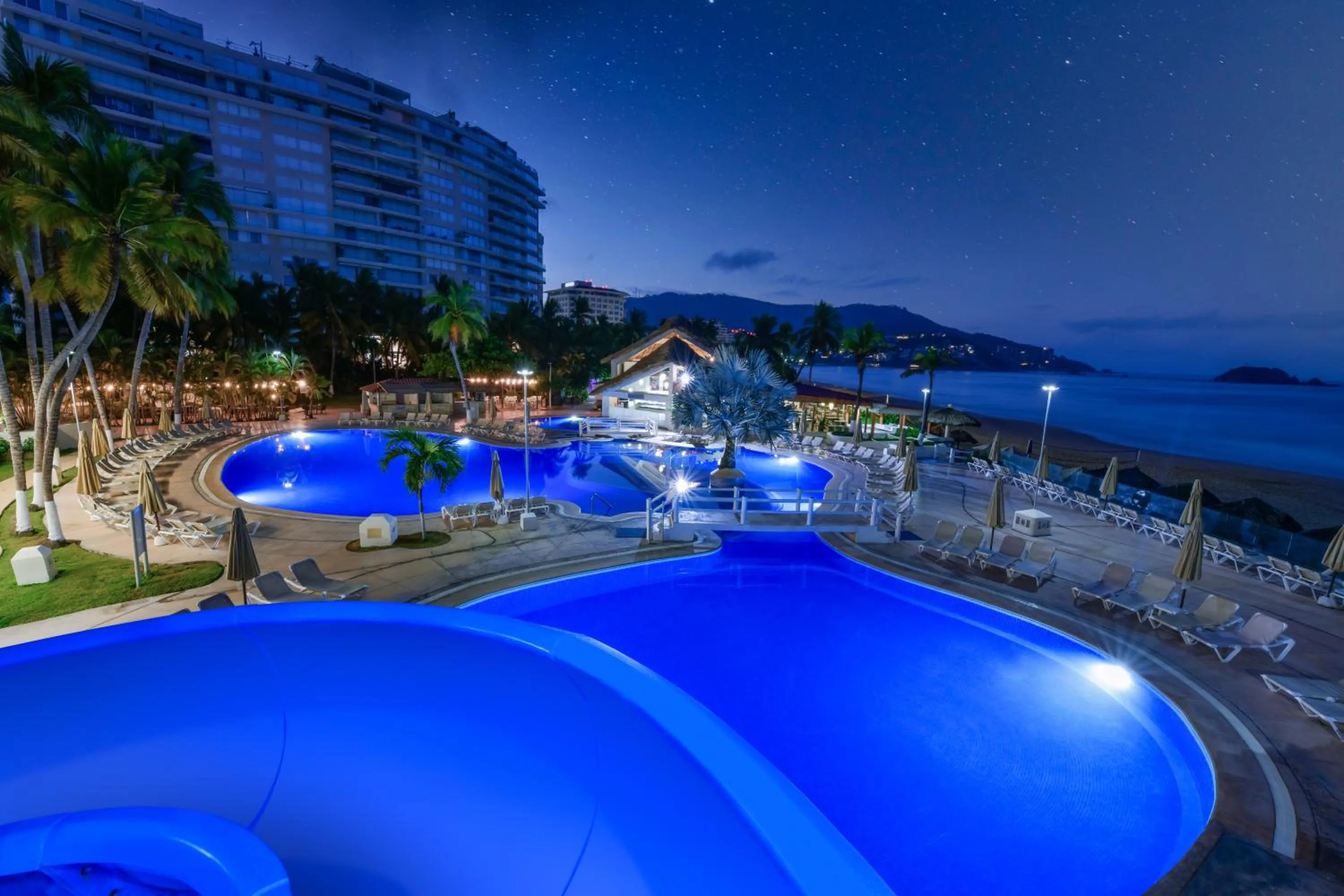 Swimming pool in Krystal Ixtapa All Inclusive