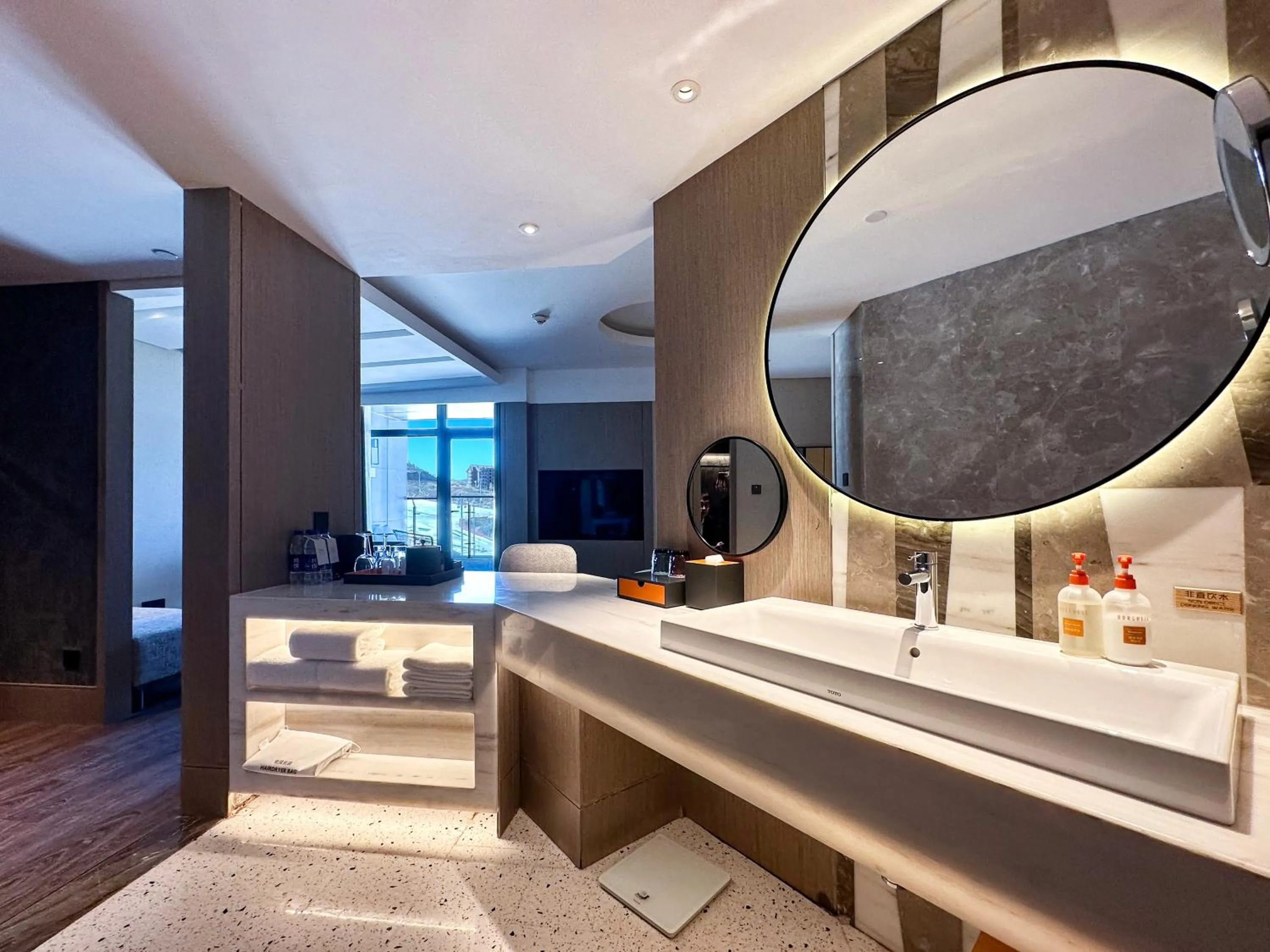 Toilet in Crowne Plaza Chongli Resort by IHG