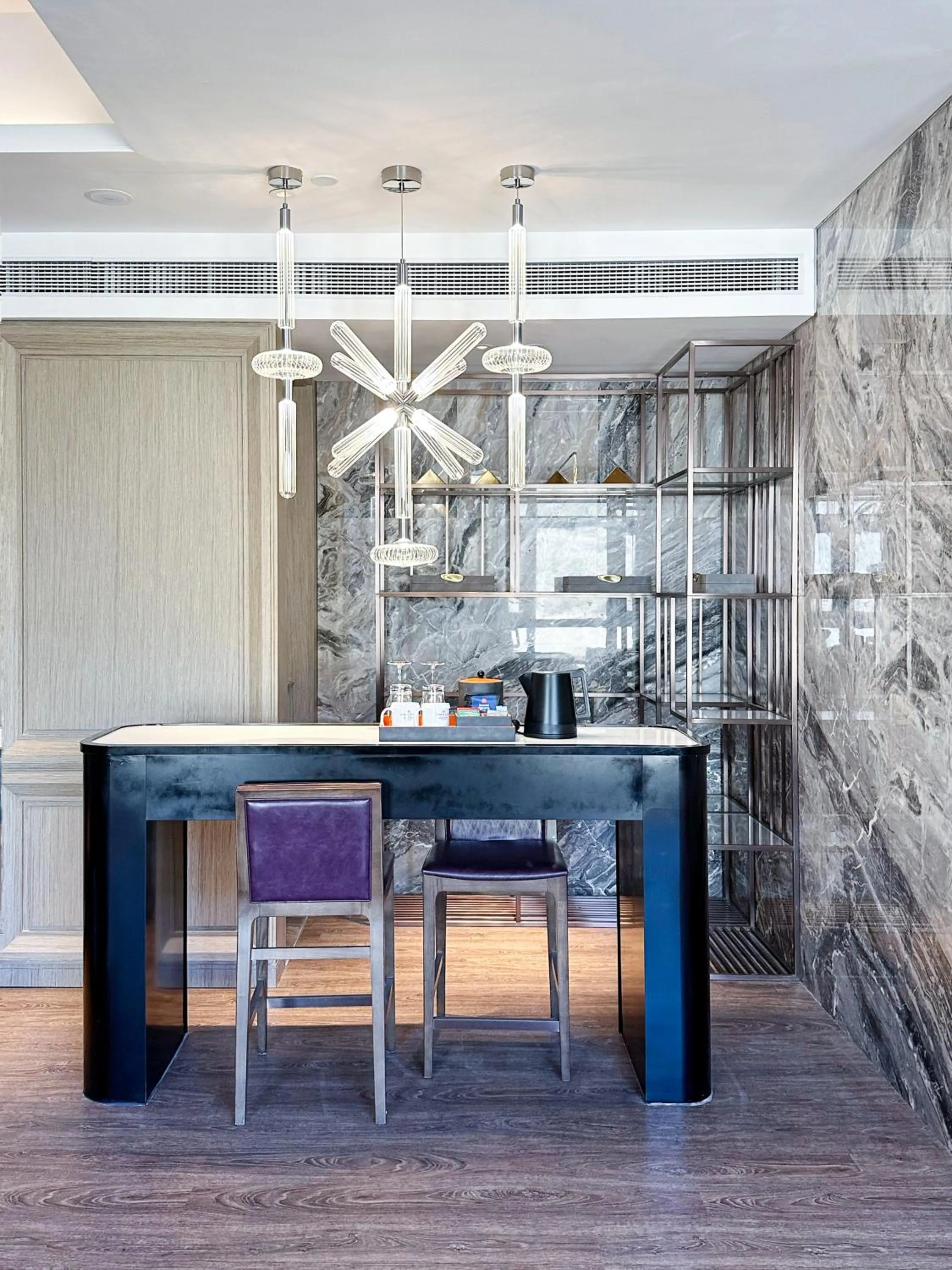 Dining area in Crowne Plaza Chongli Resort by IHG