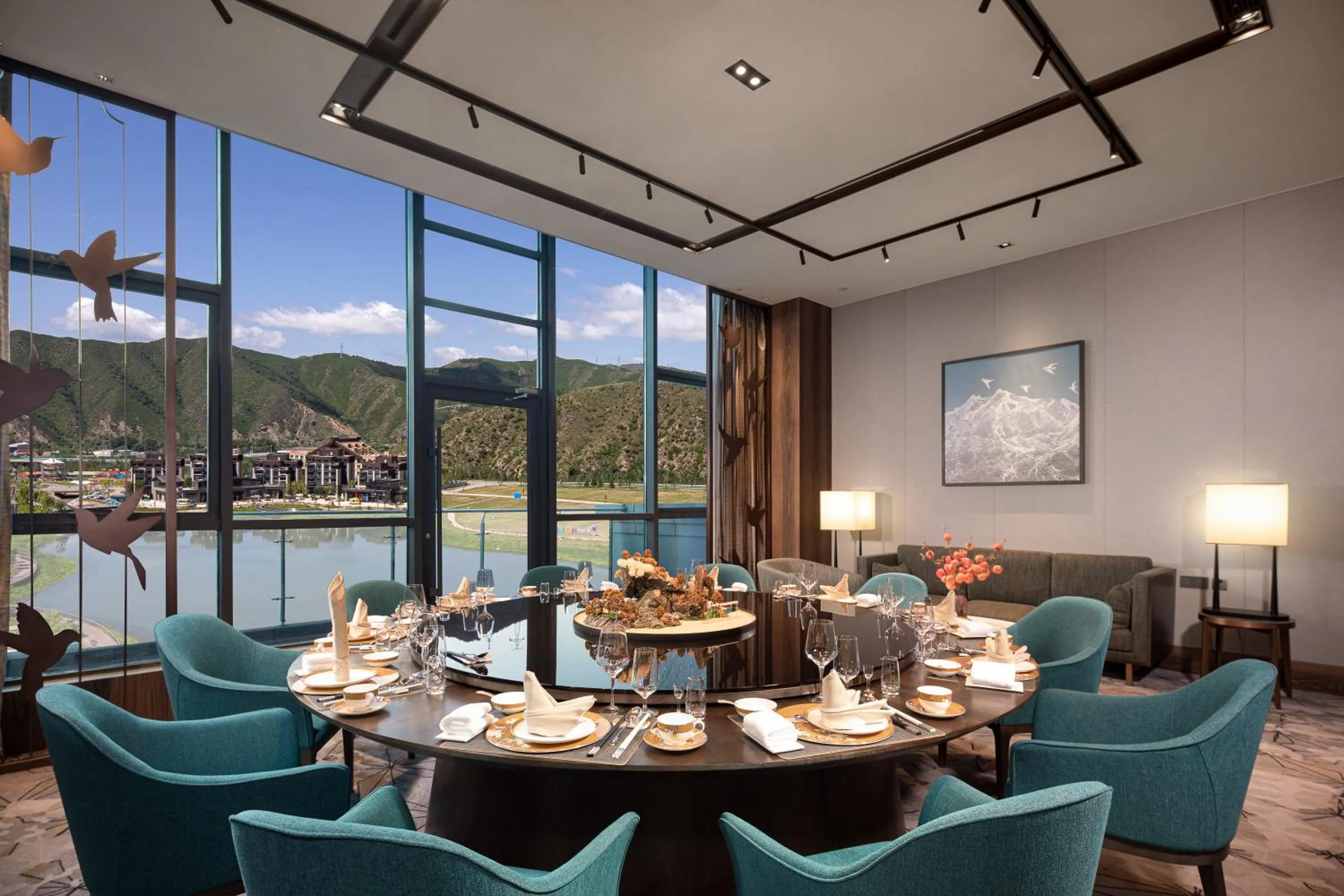 Restaurant/places to eat in Crowne Plaza Chongli Resort by IHG