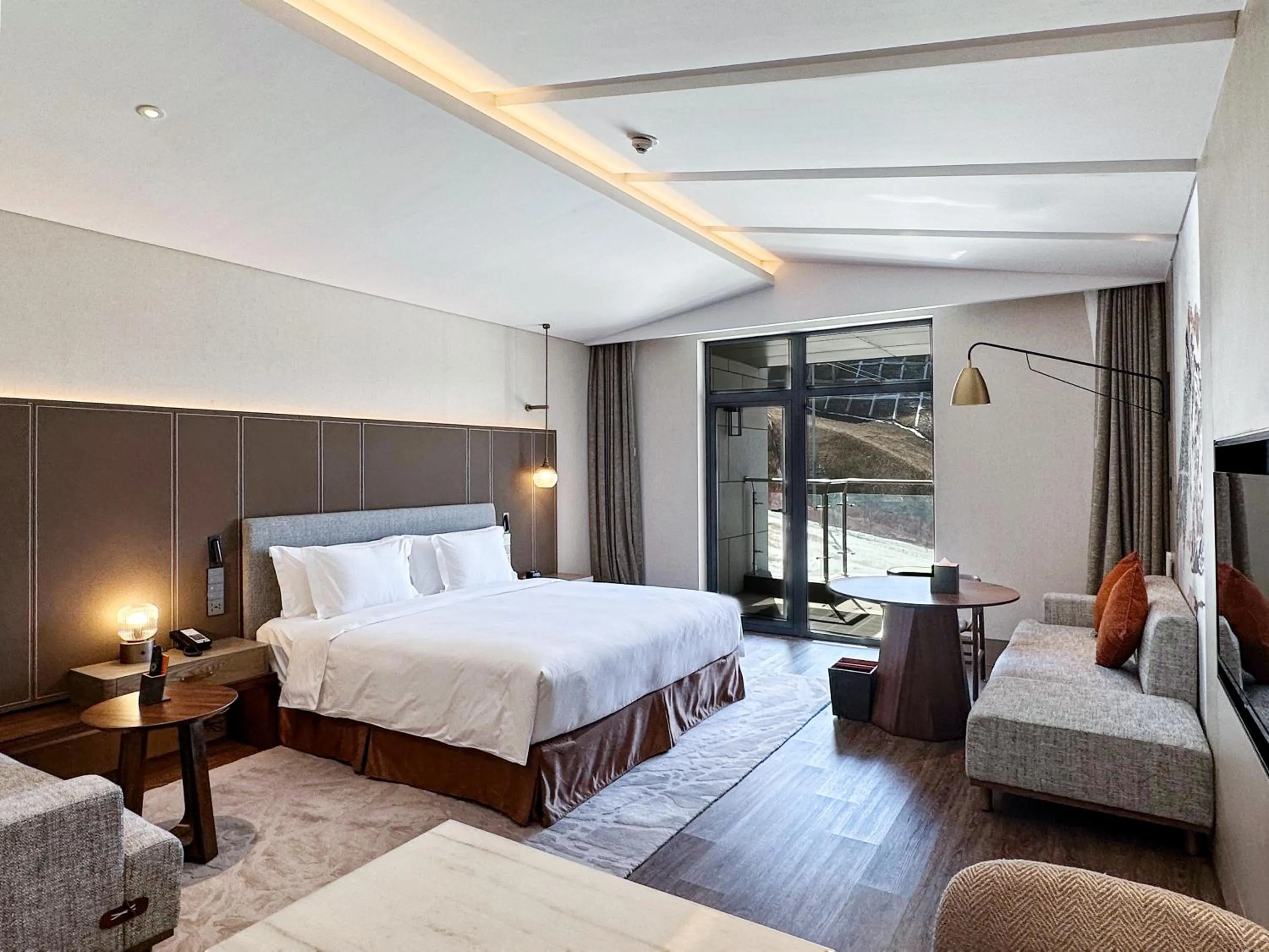 Bedroom, Bed in Crowne Plaza Chongli Resort by IHG