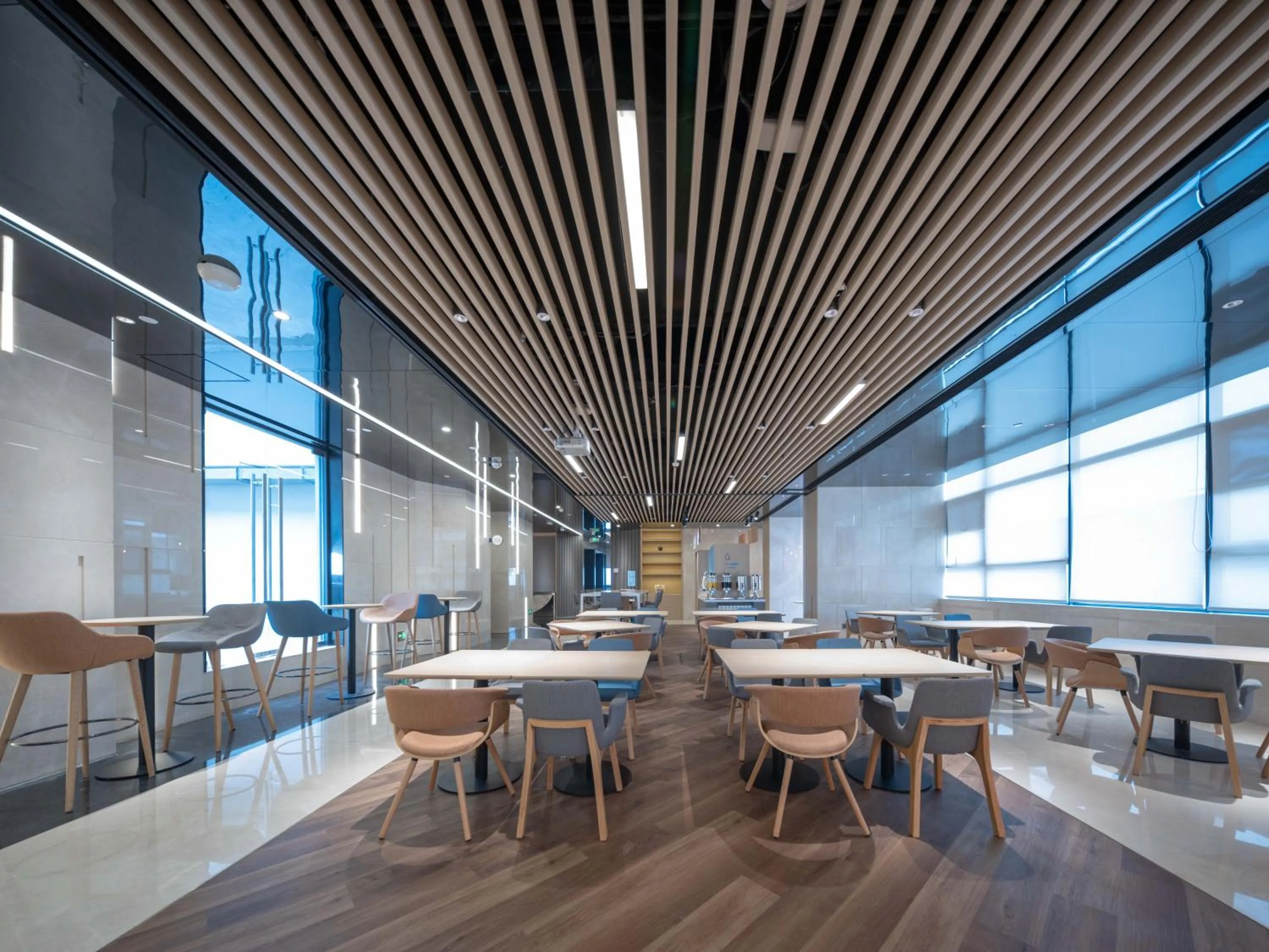 Restaurant/places to eat in Holiday Inn Express Shanghai Qingpu New City by IHG