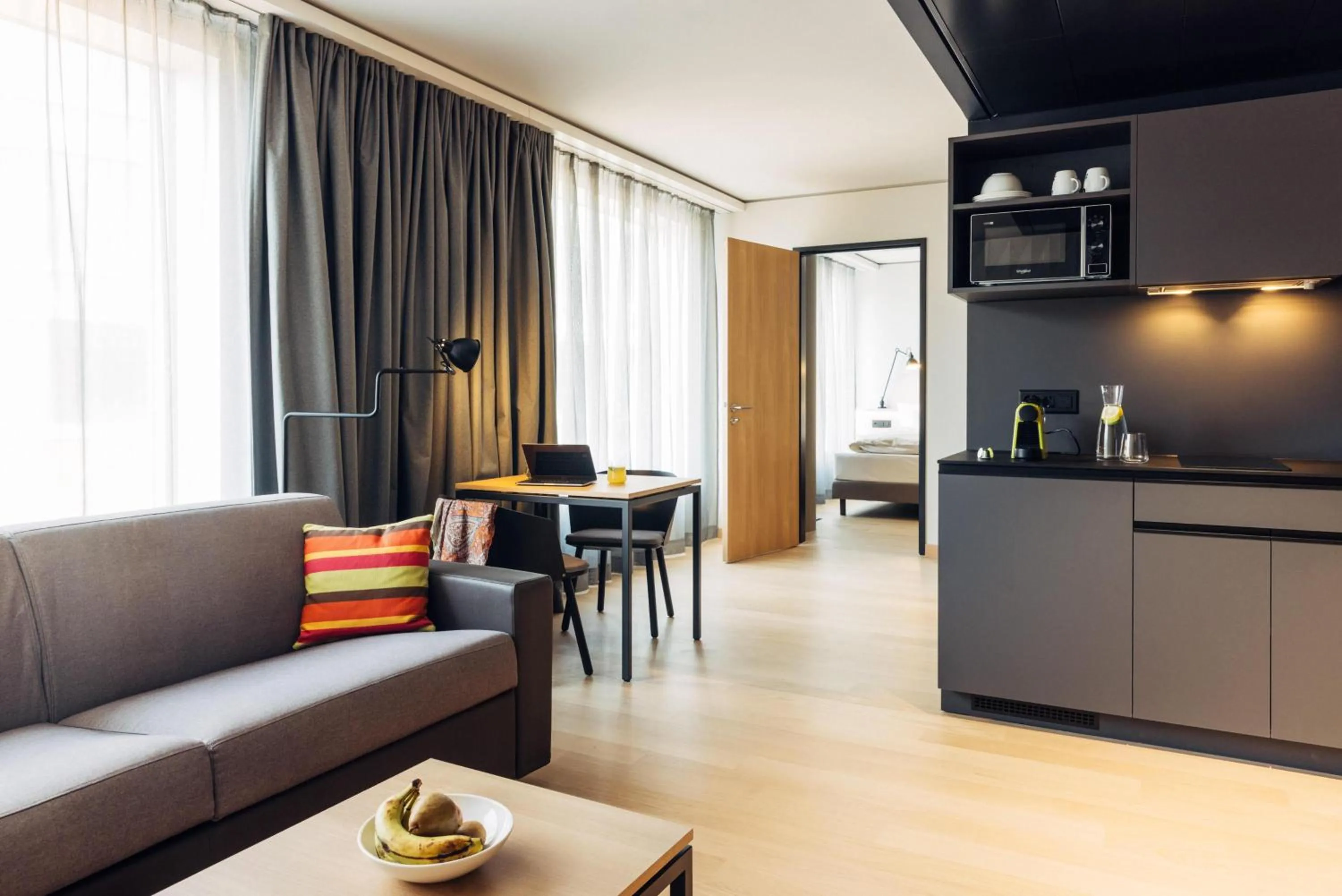 Photo of the whole room in harry's home Bern-Expo