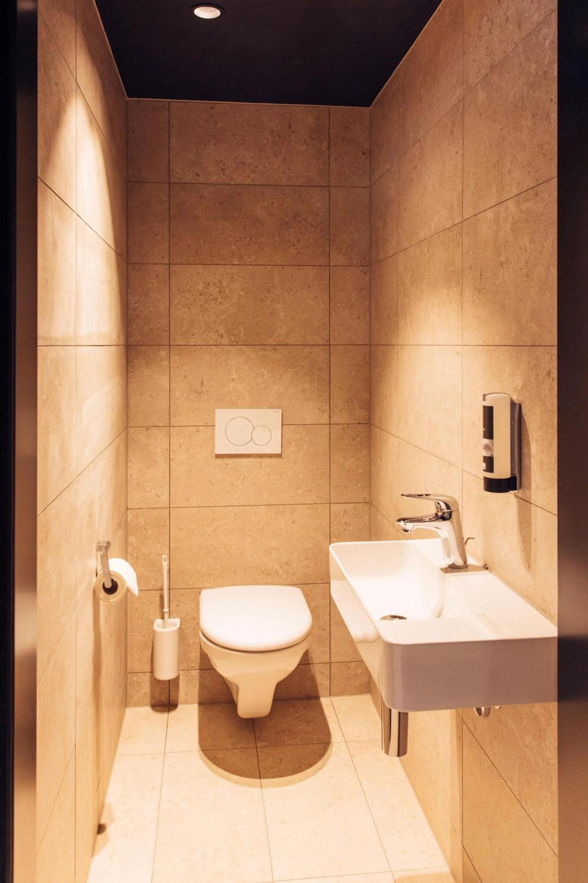 Bathroom in harry's home Bern-Expo