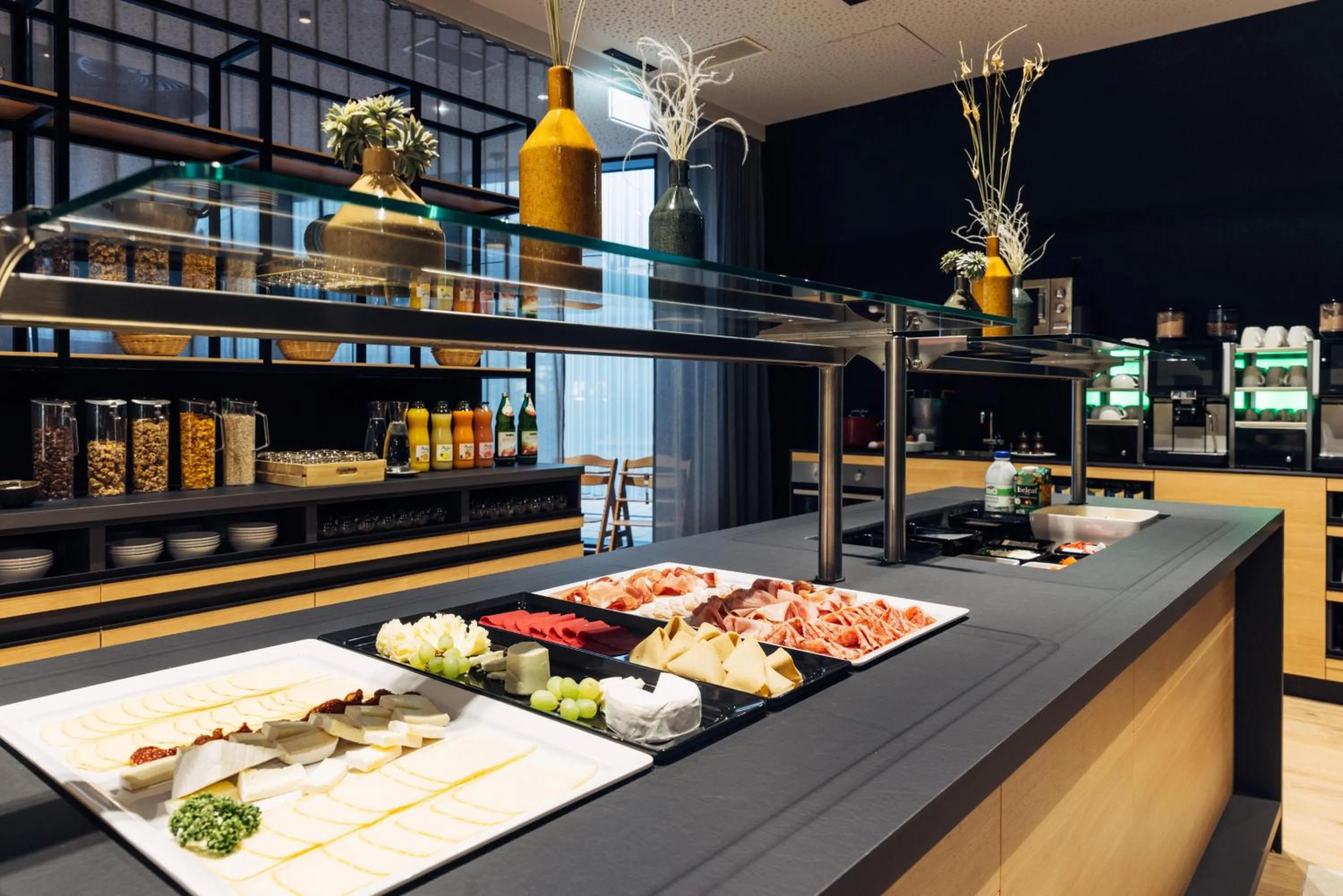 Restaurant/places to eat in harry's home Bern-Expo