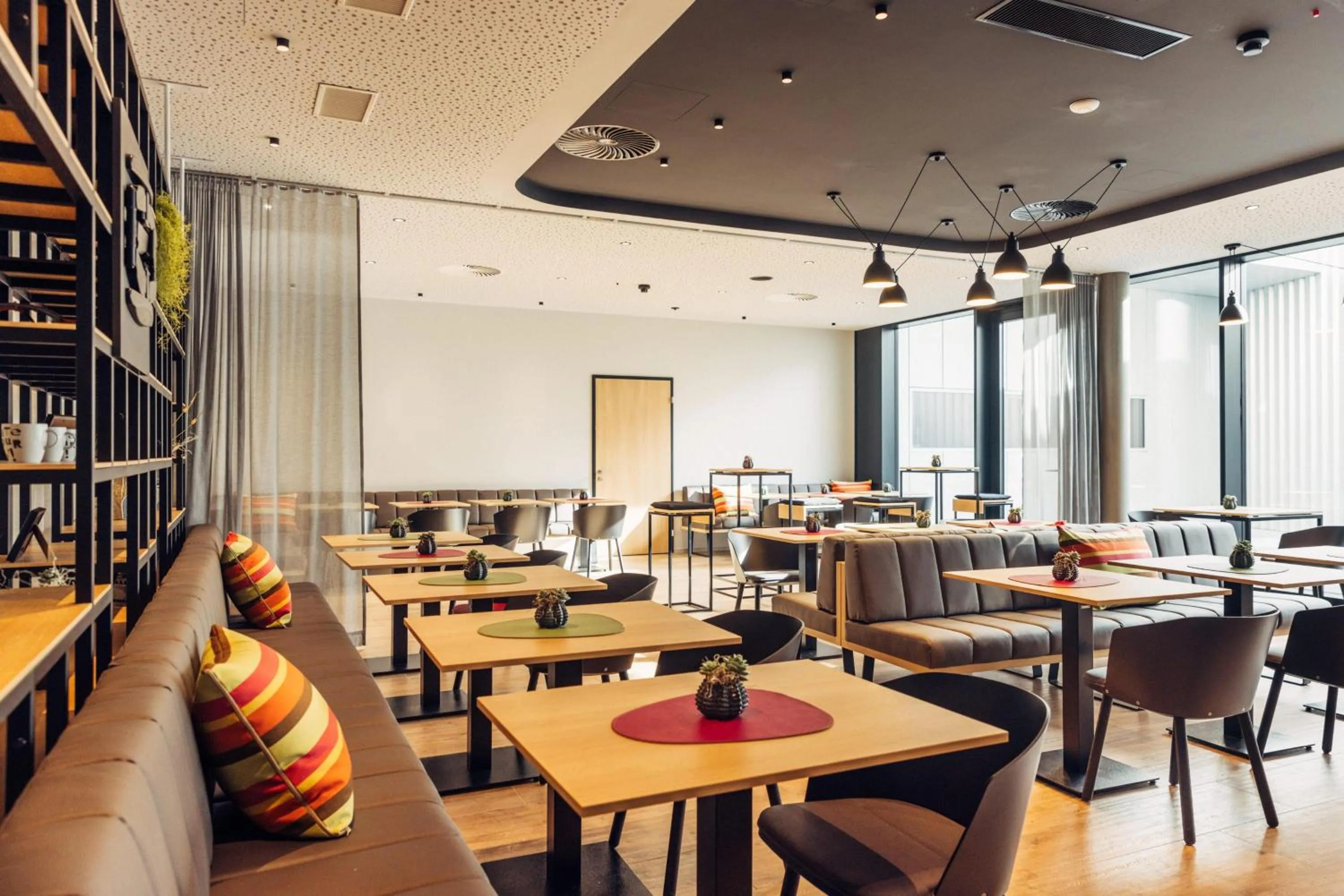 Restaurant/places to eat in harry's home Bern-Expo