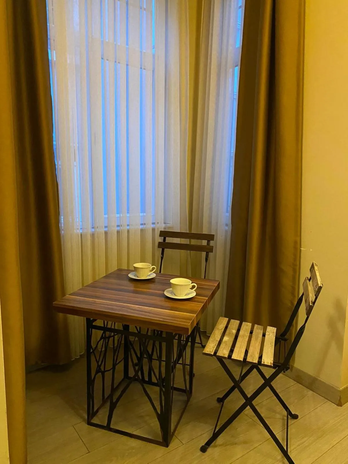 Restaurant/places to eat in MEDUSA APART HOTEL