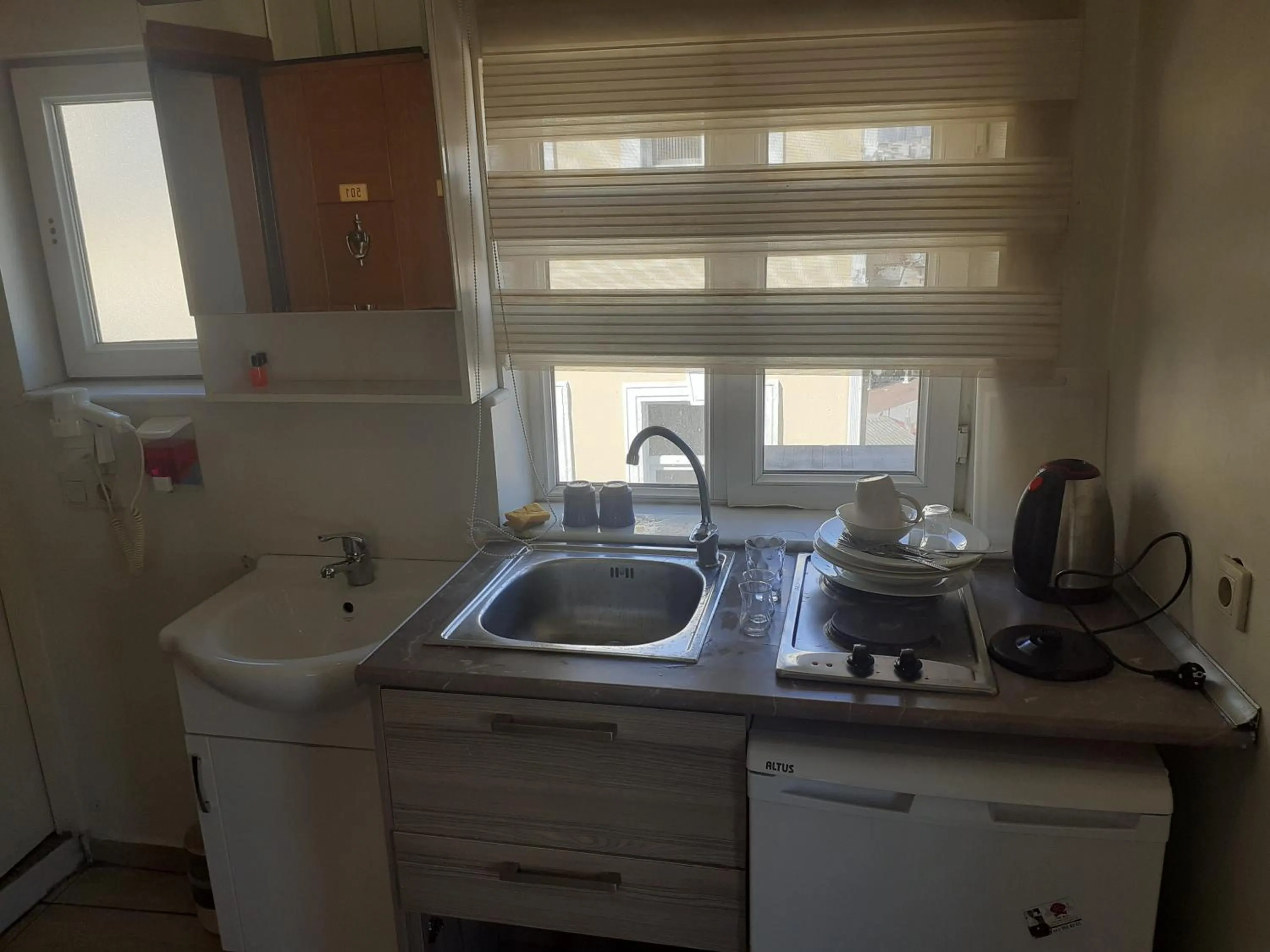 Coffee/tea facilities in MEDUSA APART HOTEL