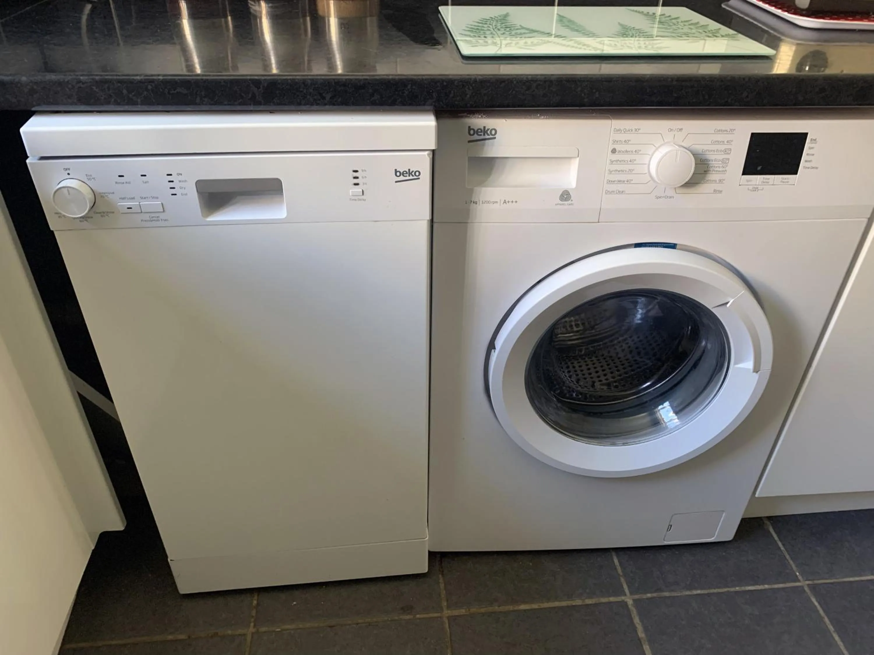 dishwasher in 1 Bedroom Apartment Central Basingstoke