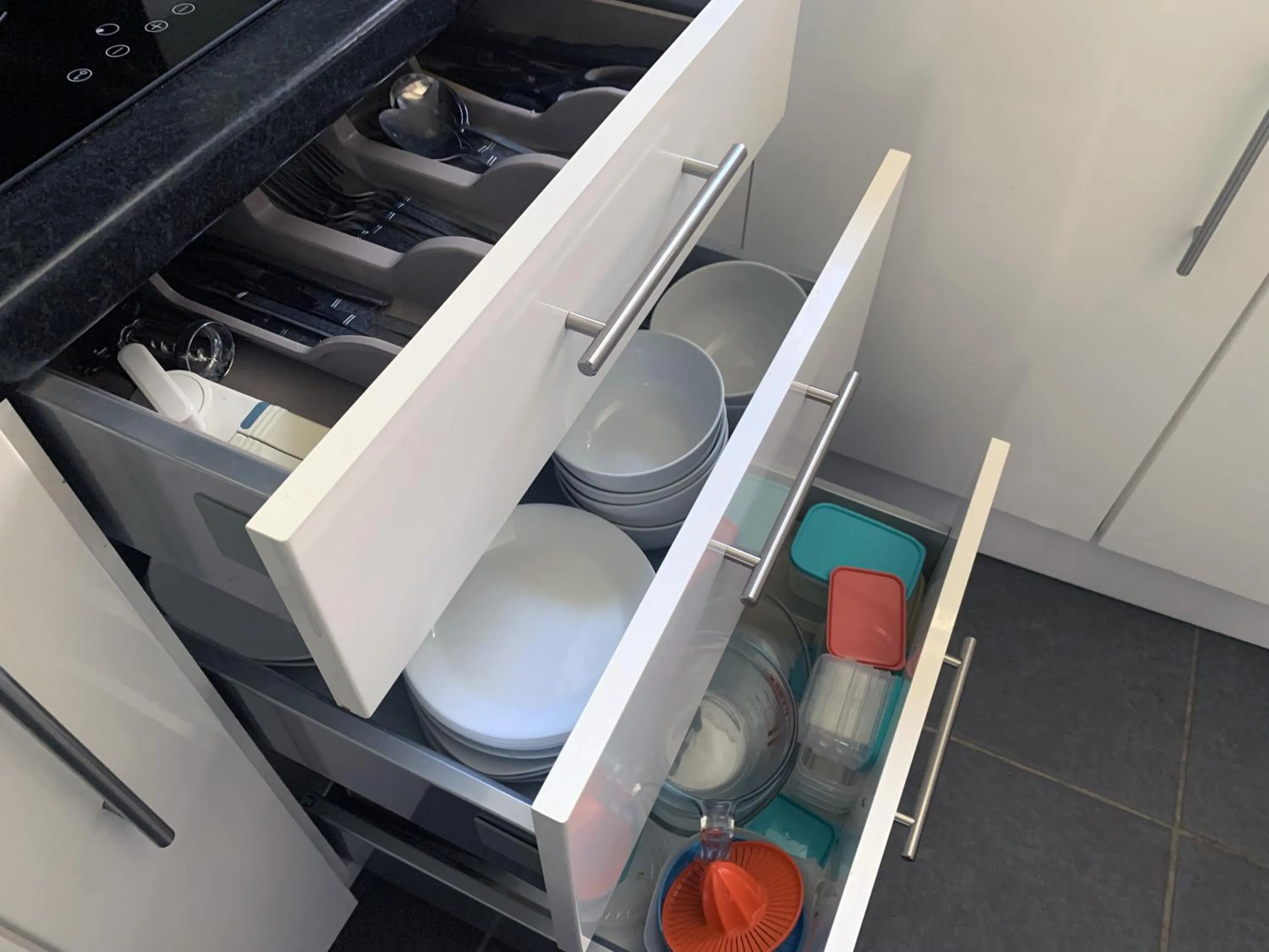 Kitchen or kitchenette in 1 Bedroom Apartment Central Basingstoke