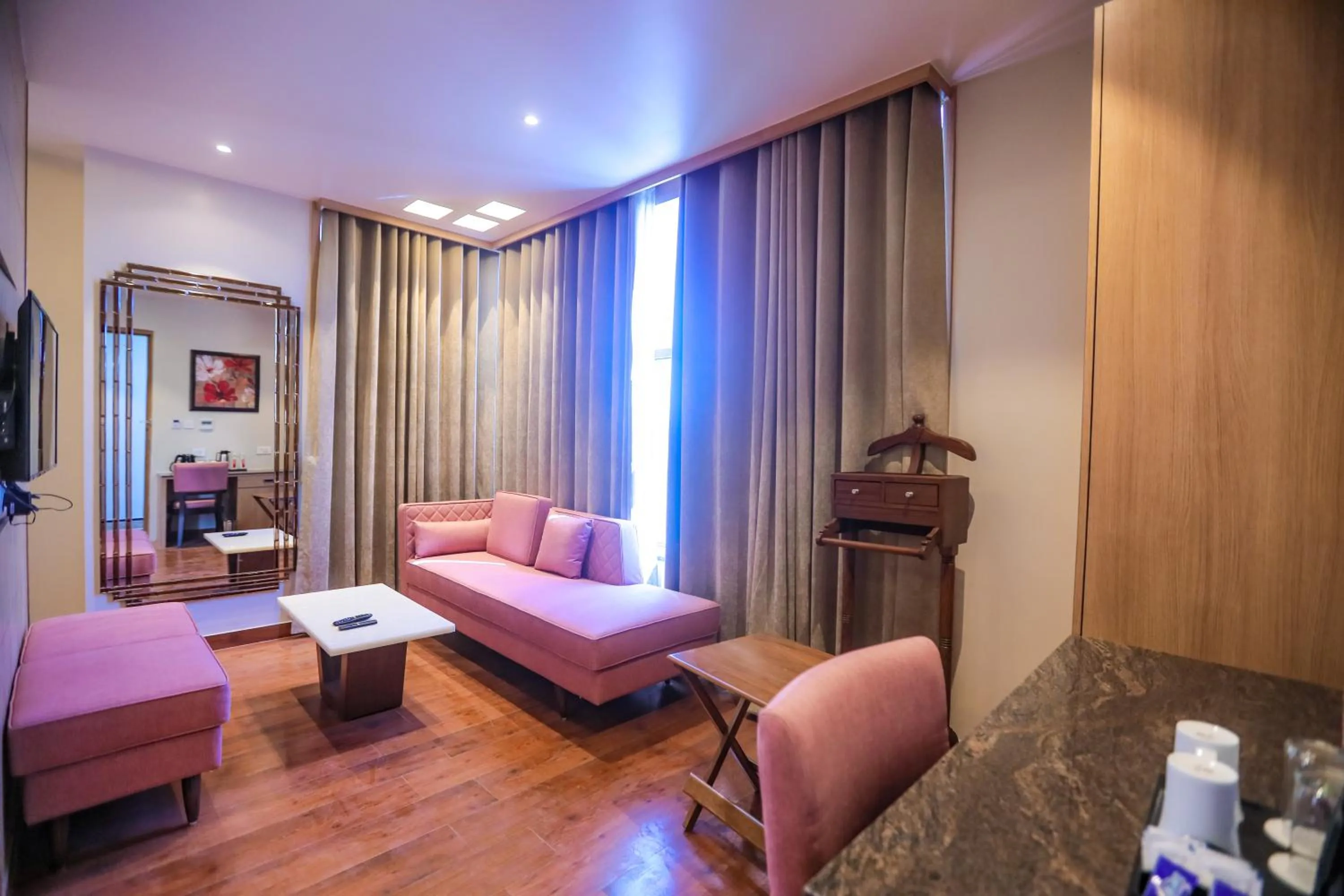 Living room, Bed in The Elegance Hotel