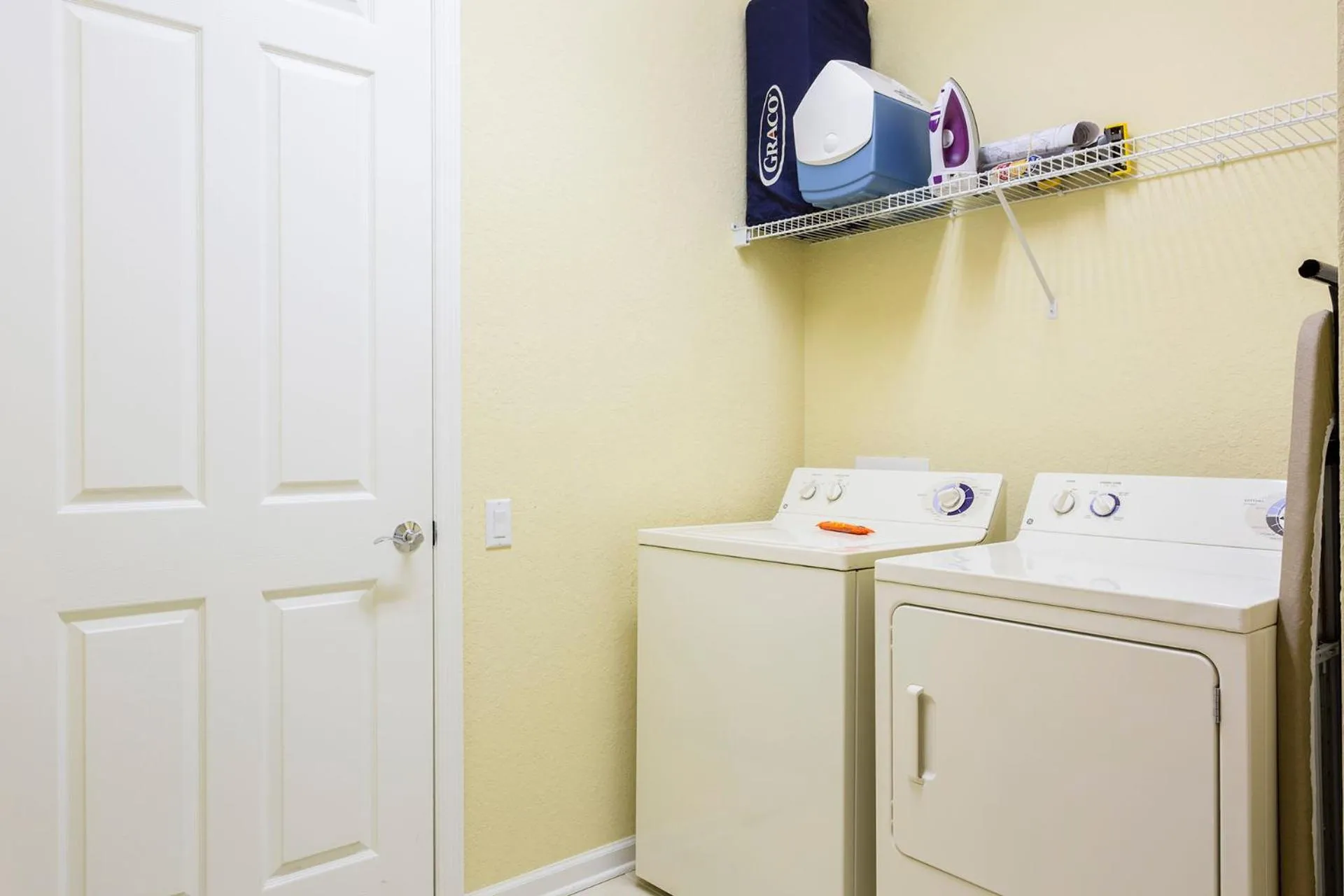 Bed in 4Br 2Bath Condo Balcony 5min Conv Center 2020ft